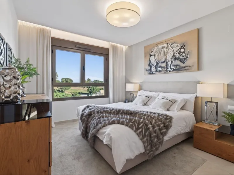 Dieses stilvolle Reihenhaus vereint Wohnraum, Natürlichkeit und modernes Design zu einem komfortablen Zuhause – ideal für den dauerhaften Wohnsitz oder als Ferienwohnung. Marmorböden und ein warmes, zeitgenössisches Ambiente zeichnen es aus