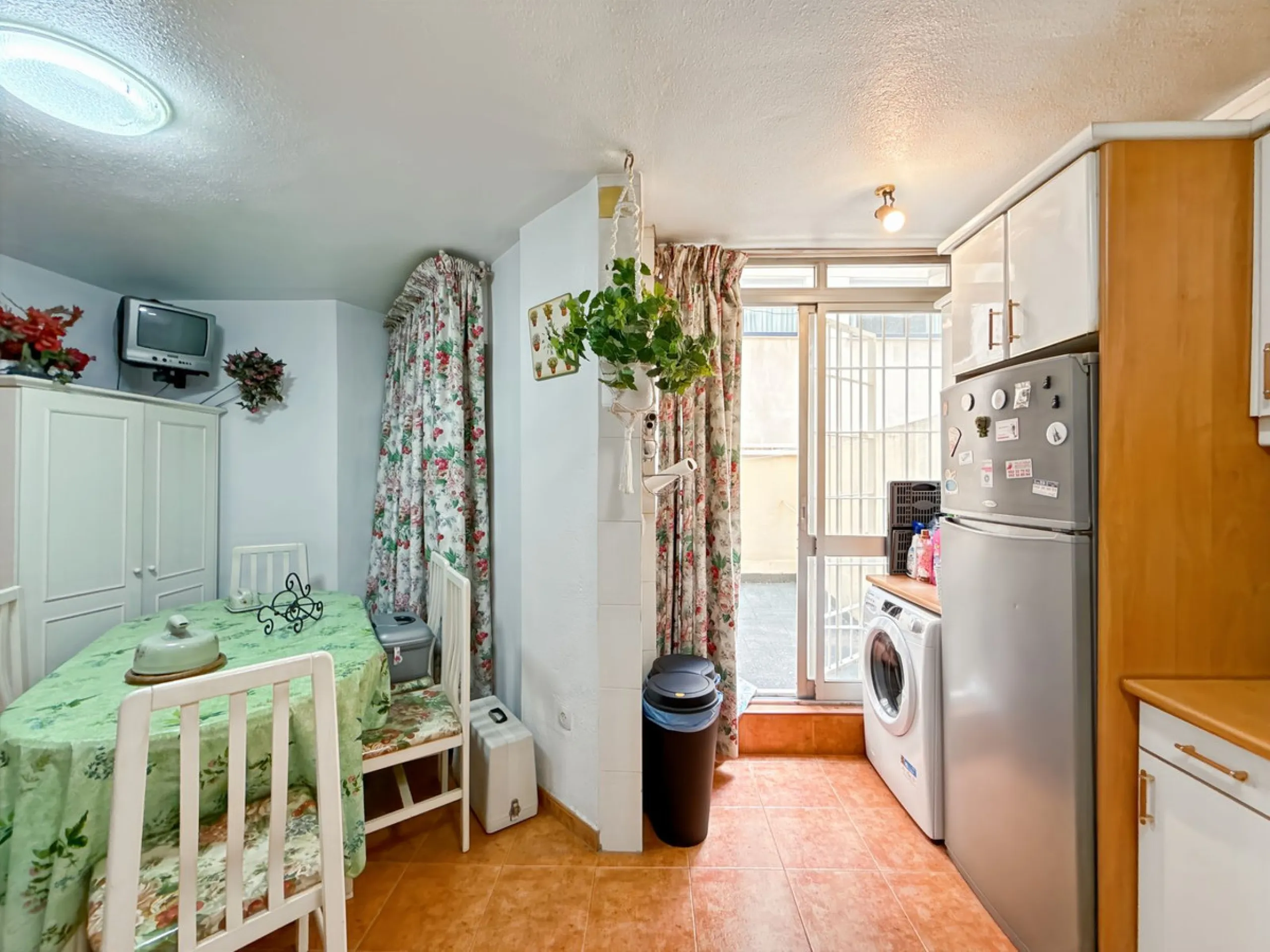 Imagine waking up every morning to the sea breeze on your skin. Living just 200 meters from the beach, in one of Málaga's most authentic—and up-and-coming—neighborhoods. Welcome to your new home on Héroes de Sostoa Street, in vibrant Perchel Sur: a place 