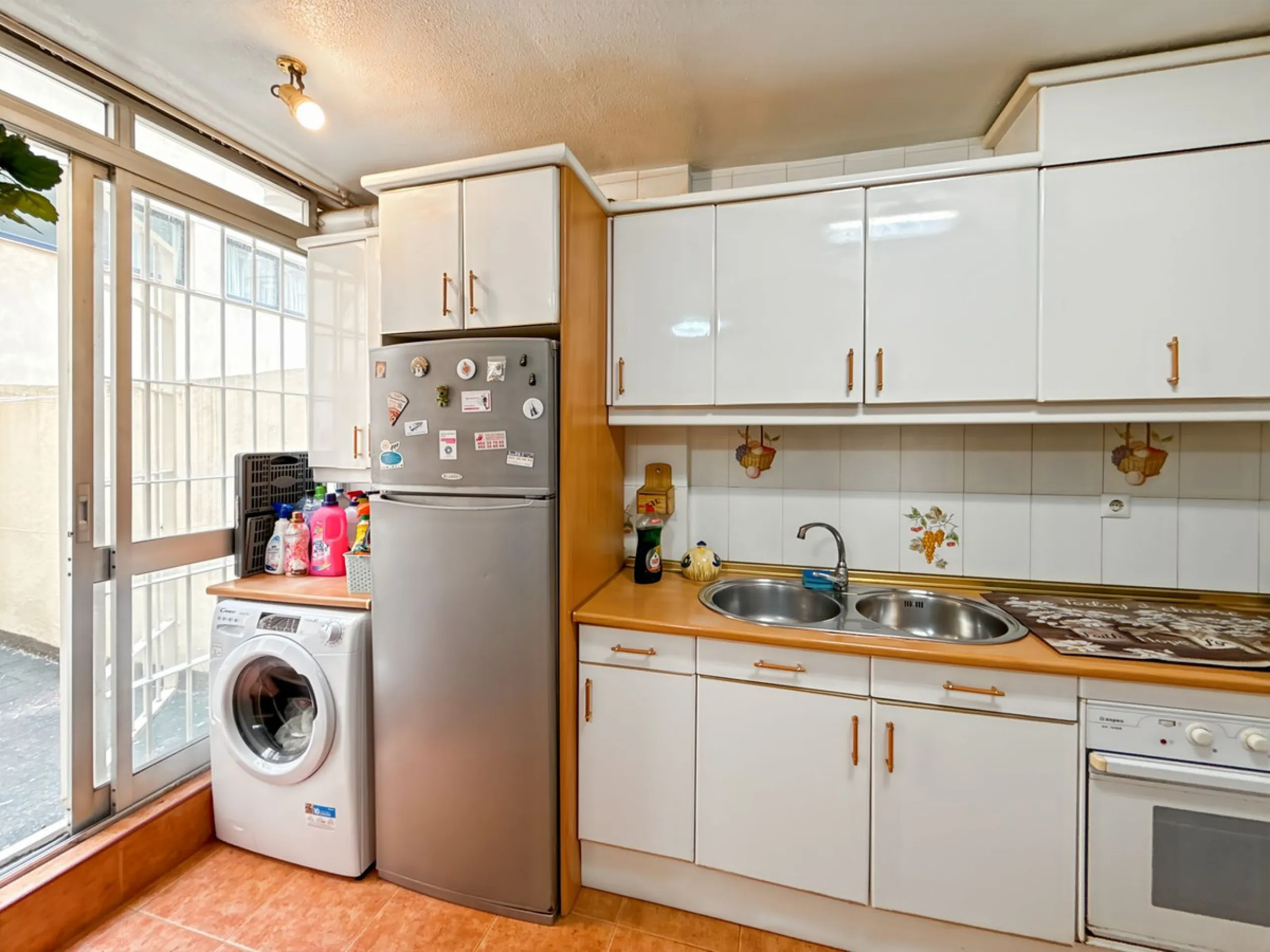 Imagine waking up every morning to the sea breeze on your skin. Living just 200 meters from the beach, in one of Málaga's most authentic—and up-and-coming—neighborhoods. Welcome to your new home on Héroes de Sostoa Street, in vibrant Perchel Sur: a place 