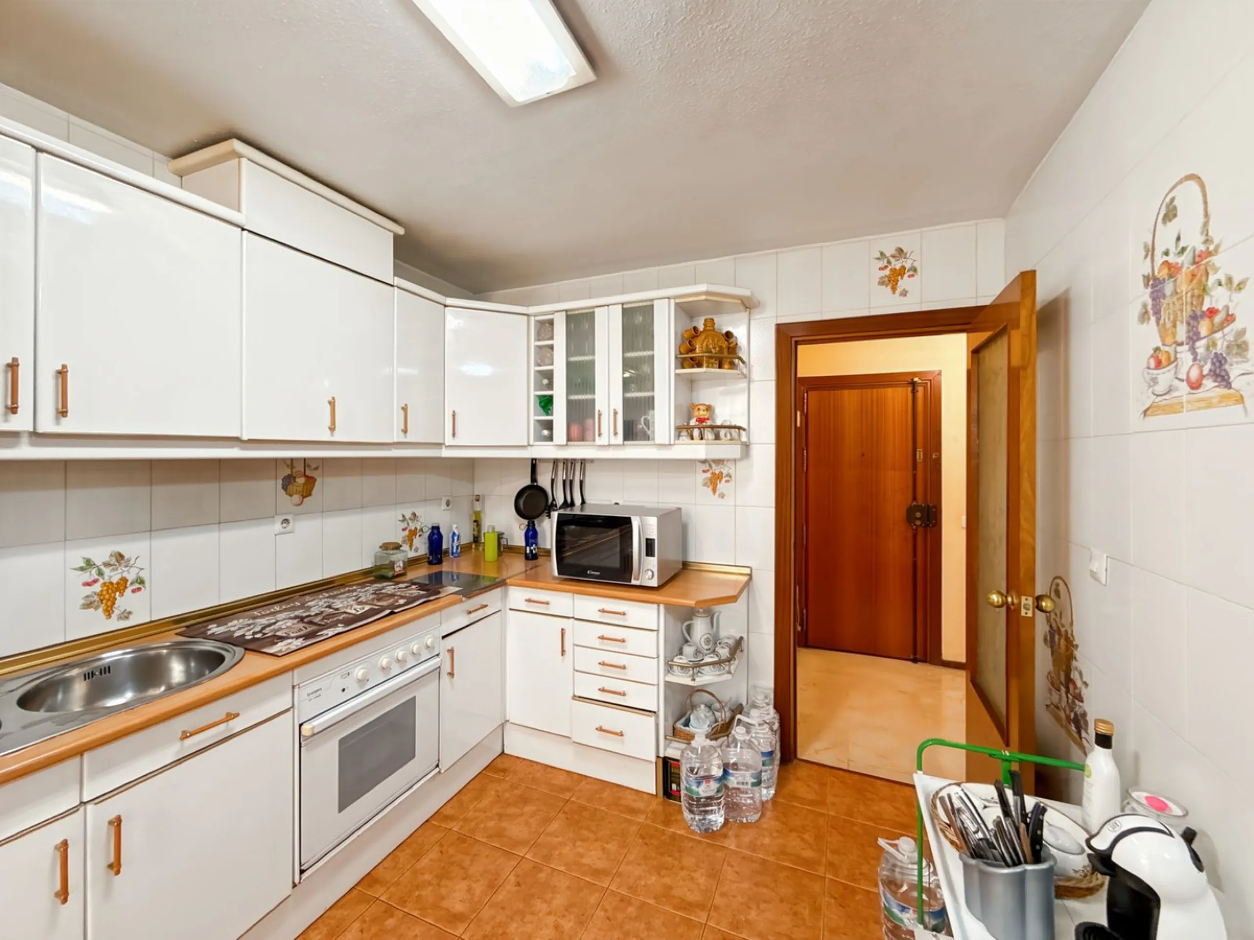 Imagine waking up every morning to the sea breeze on your skin. Living just 200 meters from the beach, in one of Málaga's most authentic—and up-and-coming—neighborhoods. Welcome to your new home on Héroes de Sostoa Street, in vibrant Perchel Sur: a place 