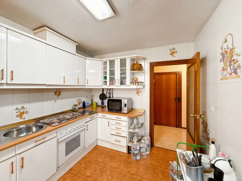 Imagine waking up every morning to the sea breeze on your skin. Living just 200 meters from the beach, in one of Málaga's most authentic—and up-and-coming—neighborhoods. Welcome to your new home on Héroes de Sostoa Street, in vibrant Perchel Sur: a place 