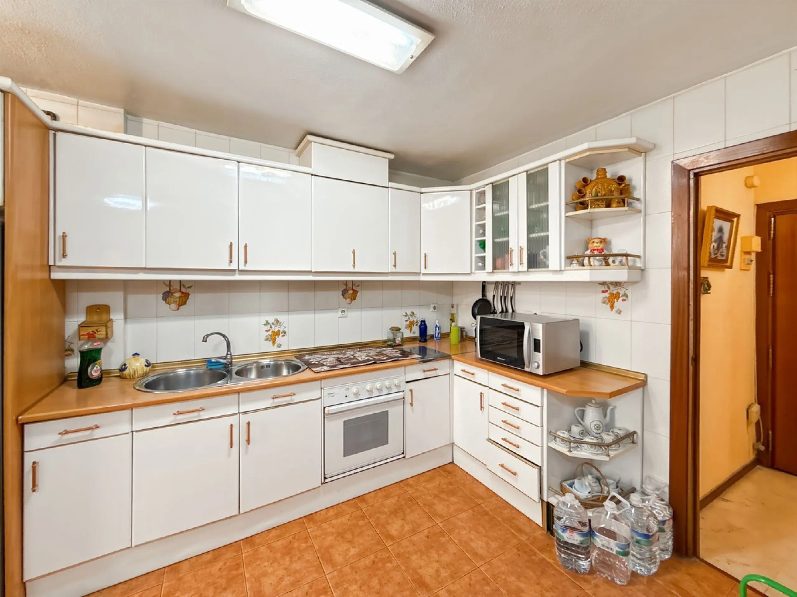 Imagine waking up every morning to the sea breeze on your skin. Living just 200 meters from the beach, in one of Málaga's most authentic—and up-and-coming—neighborhoods. Welcome to your new home on Héroes de Sostoa Street, in vibrant Perchel Sur: a place 
