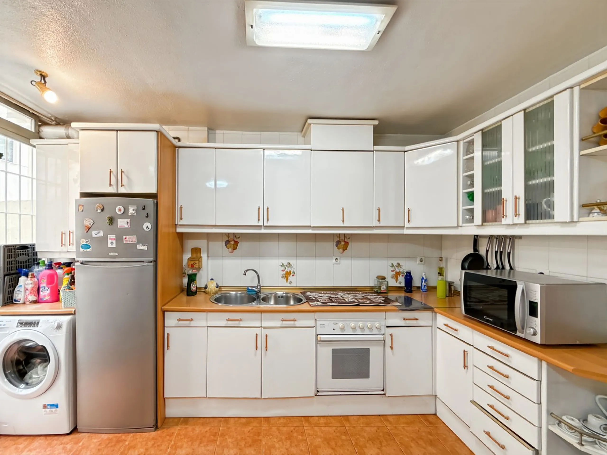 Imagine waking up every morning to the sea breeze on your skin. Living just 200 meters from the beach, in one of Málaga's most authentic—and up-and-coming—neighborhoods. Welcome to your new home on Héroes de Sostoa Street, in vibrant Perchel Sur: a place 