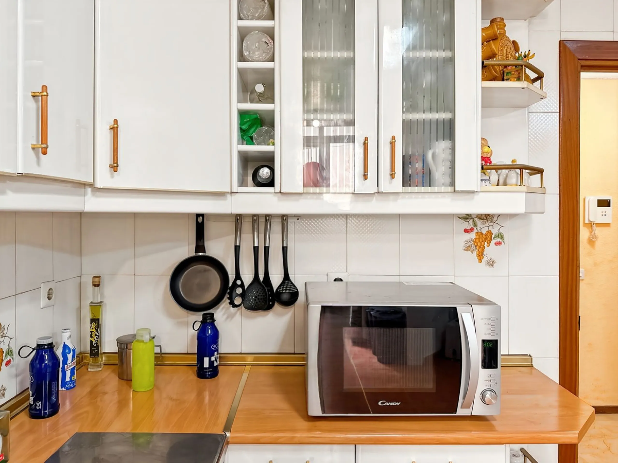 Imagine waking up every morning to the sea breeze on your skin. Living just 200 meters from the beach, in one of Málaga's most authentic—and up-and-coming—neighborhoods. Welcome to your new home on Héroes de Sostoa Street, in vibrant Perchel Sur: a place 