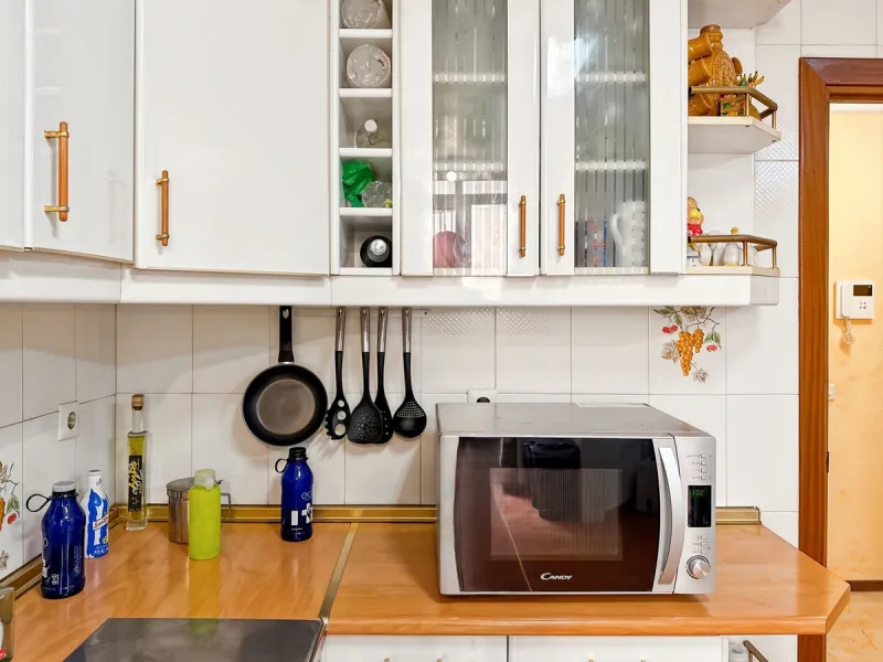Imagine waking up every morning to the sea breeze on your skin. Living just 200 meters from the beach, in one of Málaga's most authentic—and up-and-coming—neighborhoods. Welcome to your new home on Héroes de Sostoa Street, in vibrant Perchel Sur: a place 