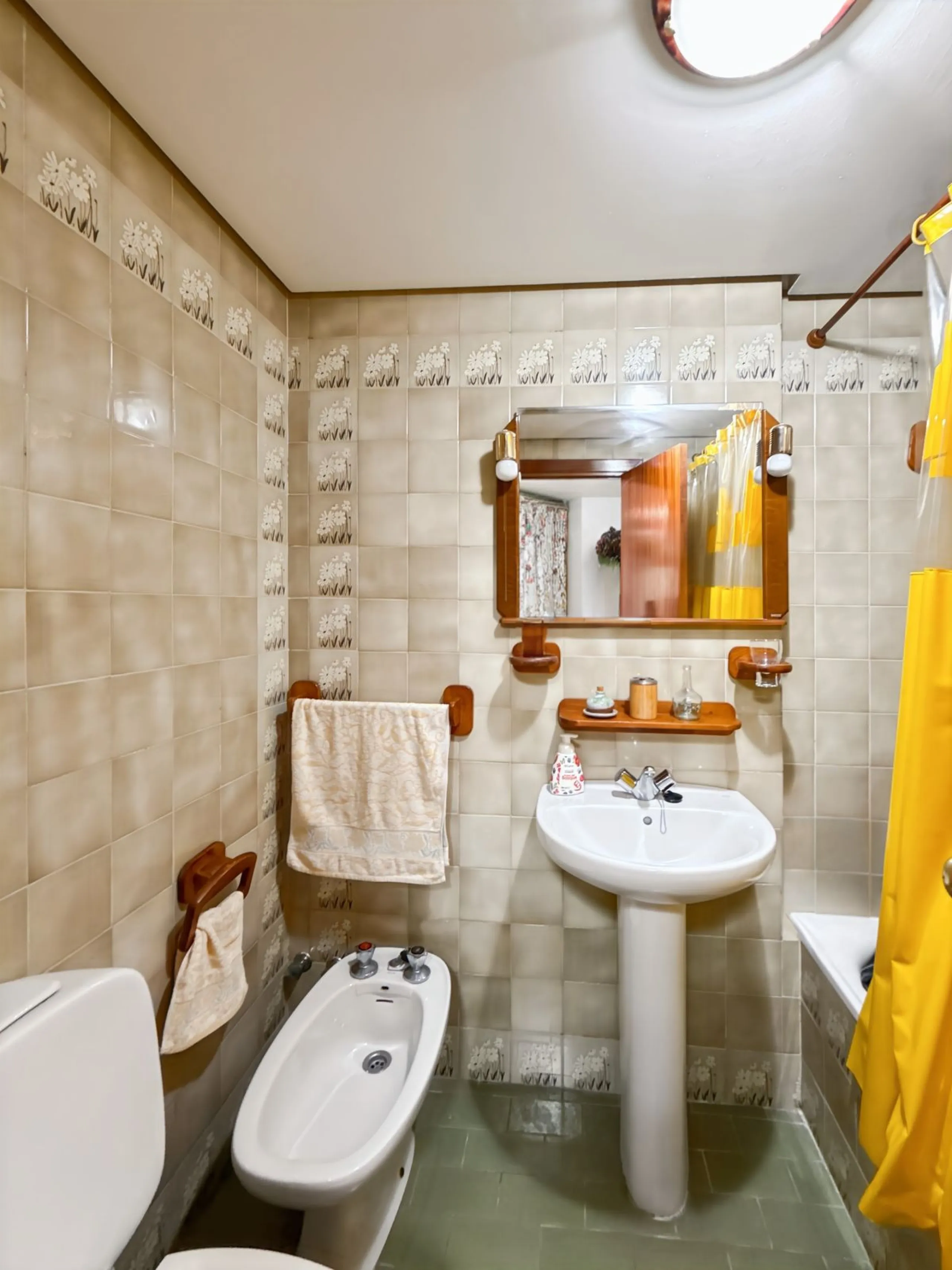 Imagine waking up every morning to the sea breeze on your skin. Living just 200 meters from the beach, in one of Málaga's most authentic—and up-and-coming—neighborhoods. Welcome to your new home on Héroes de Sostoa Street, in vibrant Perchel Sur: a place 