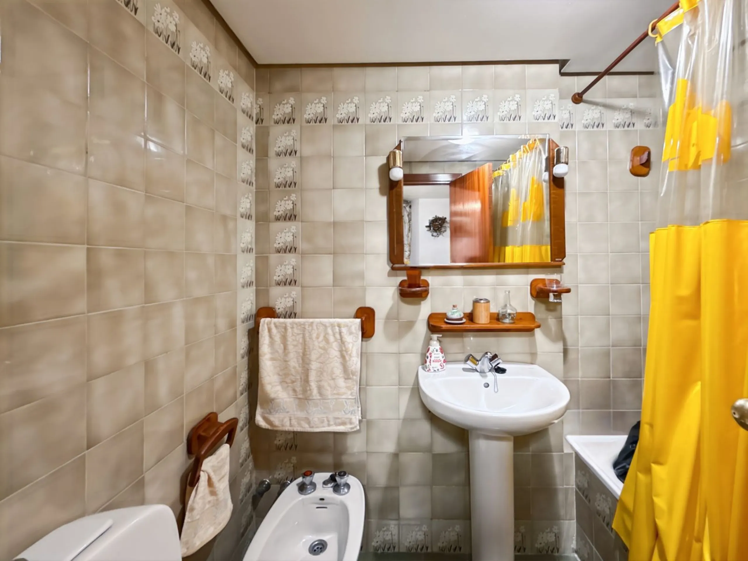 Imagine waking up every morning to the sea breeze on your skin. Living just 200 meters from the beach, in one of Málaga's most authentic—and up-and-coming—neighborhoods. Welcome to your new home on Héroes de Sostoa Street, in vibrant Perchel Sur: a place 