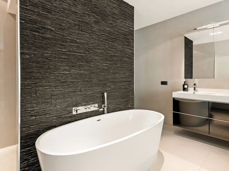 Nestled within the prestigious Benabola building in Puerto Banús, this exclusive frontline apartment captures the essence of luxury living on the Costa del Sol. Positioned directly in front of Pantalán 0 — home to the marina's largest yachts — the residen