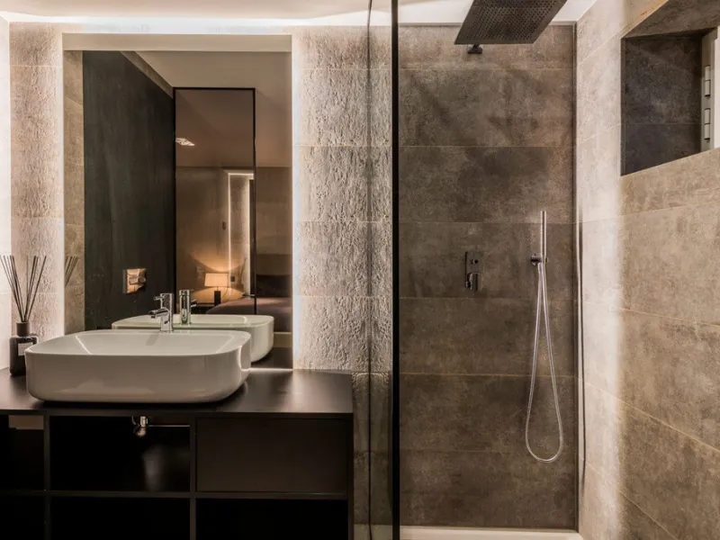 Nestled within the prestigious Benabola building in Puerto Banús, this exclusive frontline apartment captures the essence of luxury living on the Costa del Sol. Positioned directly in front of Pantalán 0 — home to the marina's largest yachts — the residen