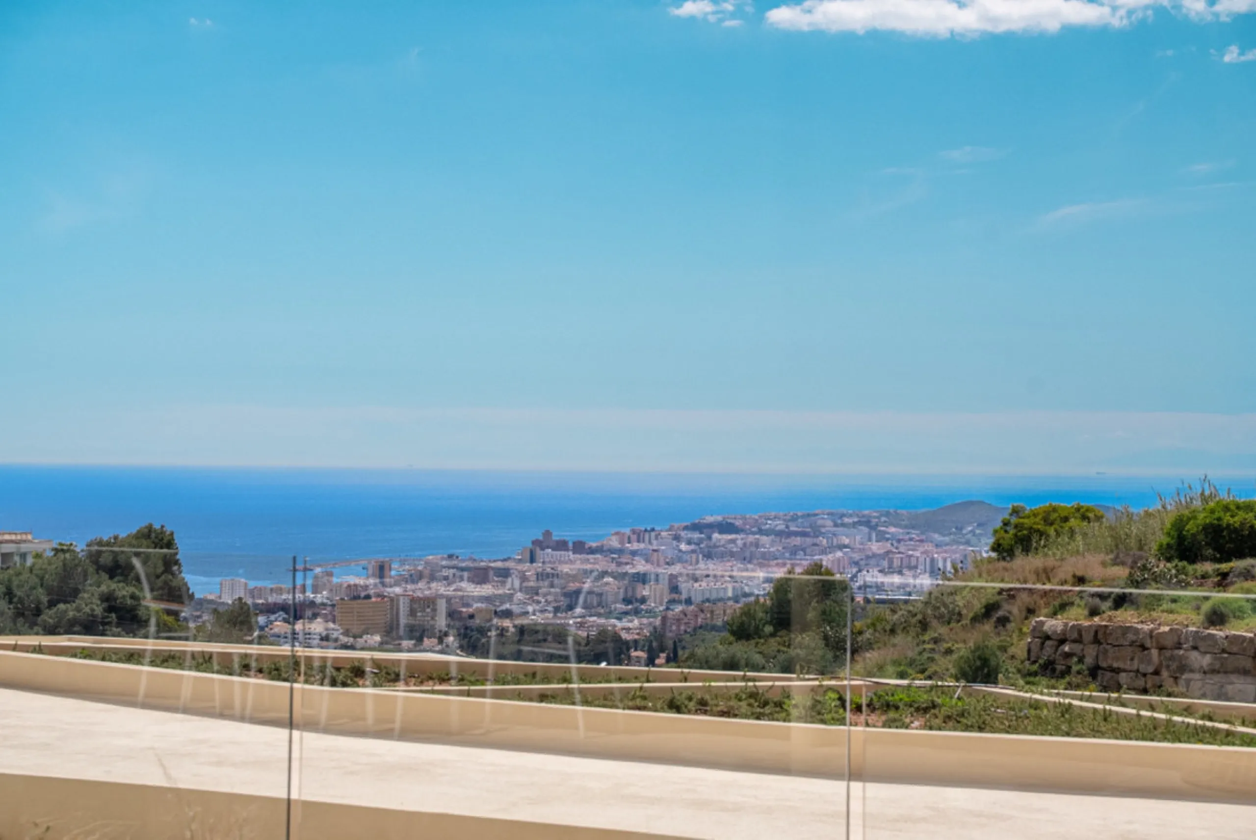 Apartment - Ground Floor Apartment в продаже в Fuengirola, Málaga. В доме 3 спален и 2 ванных комнат. Площадь дома 312 м²