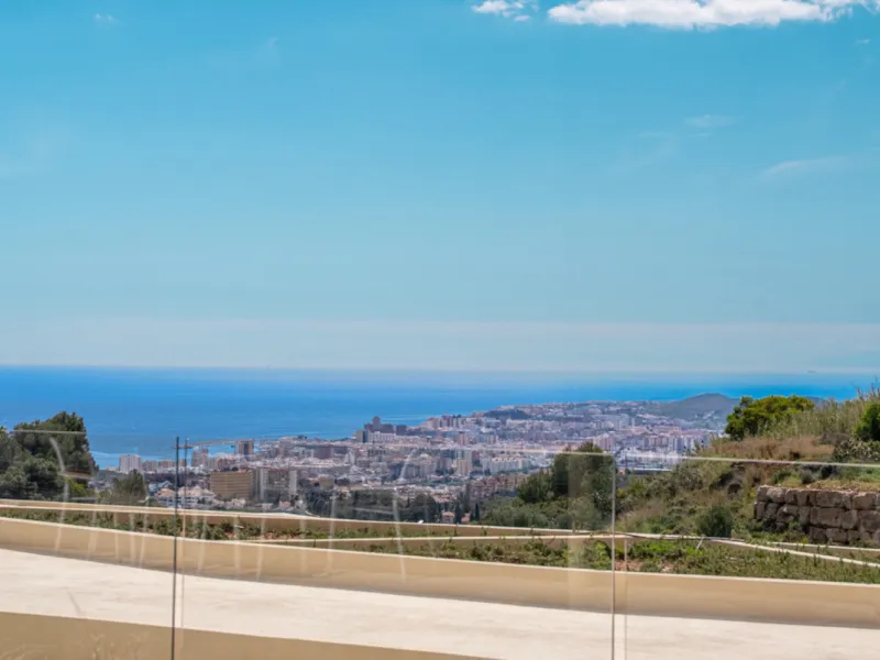 Apartment - Ground Floor Apartment в продаже в Fuengirola, Málaga. В доме 3 спален и 2 ванных комнат. Площадь дома 312 м²