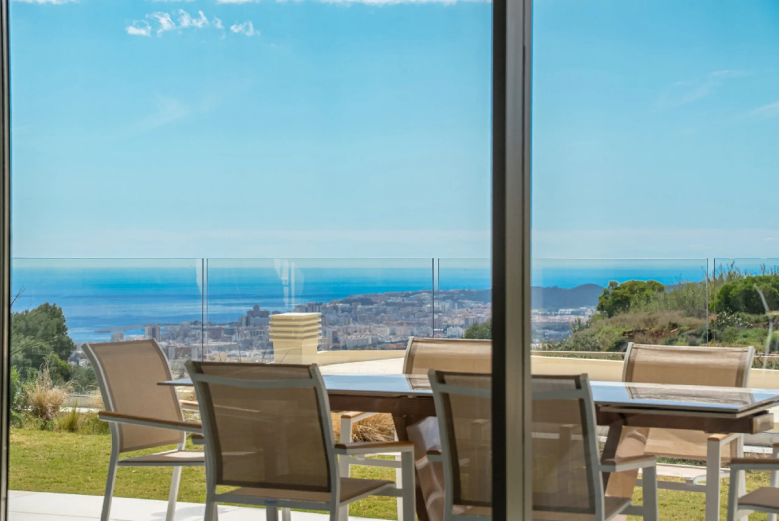 Apartment - Ground Floor Apartment в продаже в Fuengirola, Málaga. В доме 3 спален и 2 ванных комнат. Площадь дома 312 м²