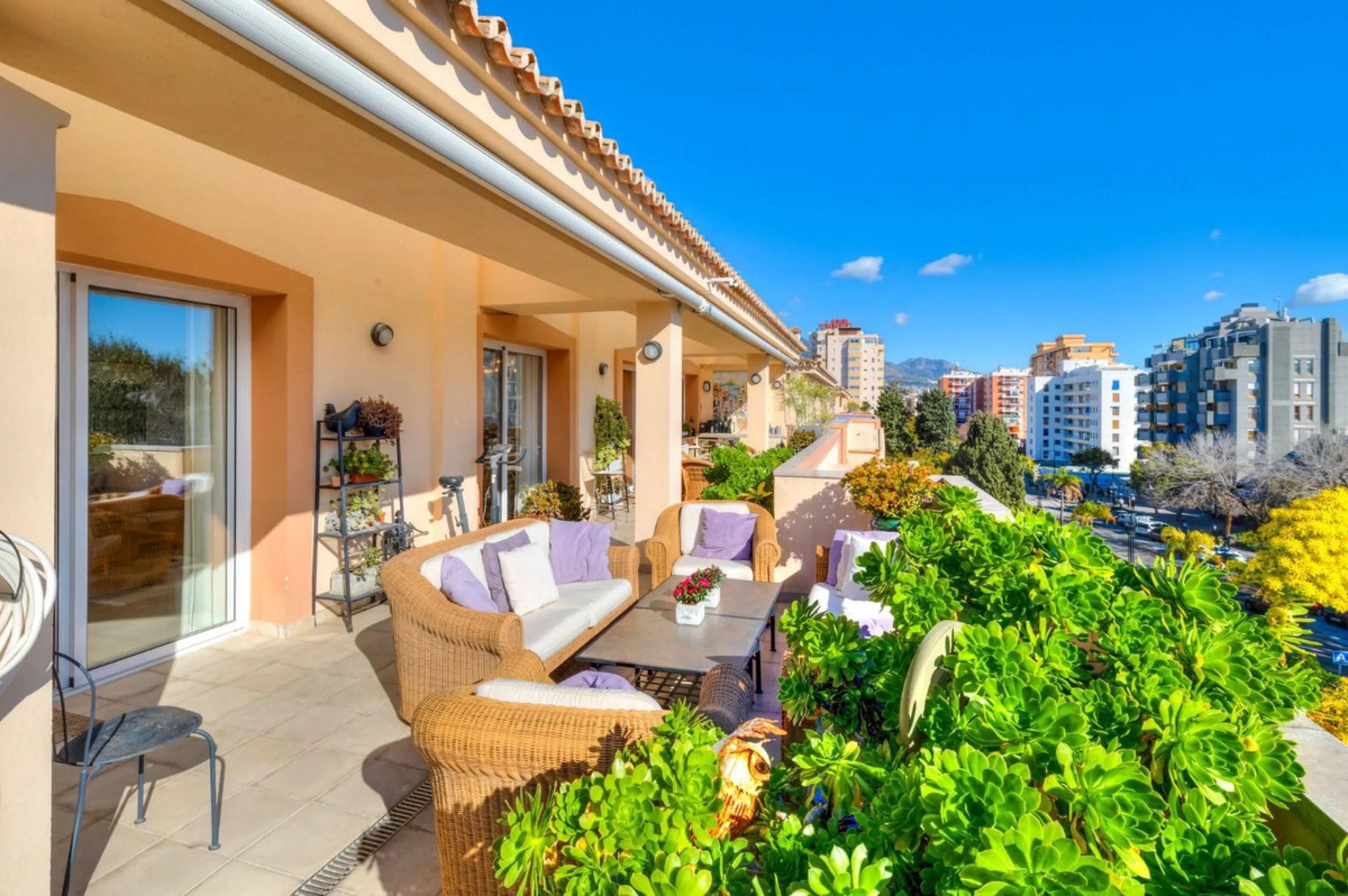 Luxury penthouse in the heart of Fuengirola with spectacular 64 m² terrace