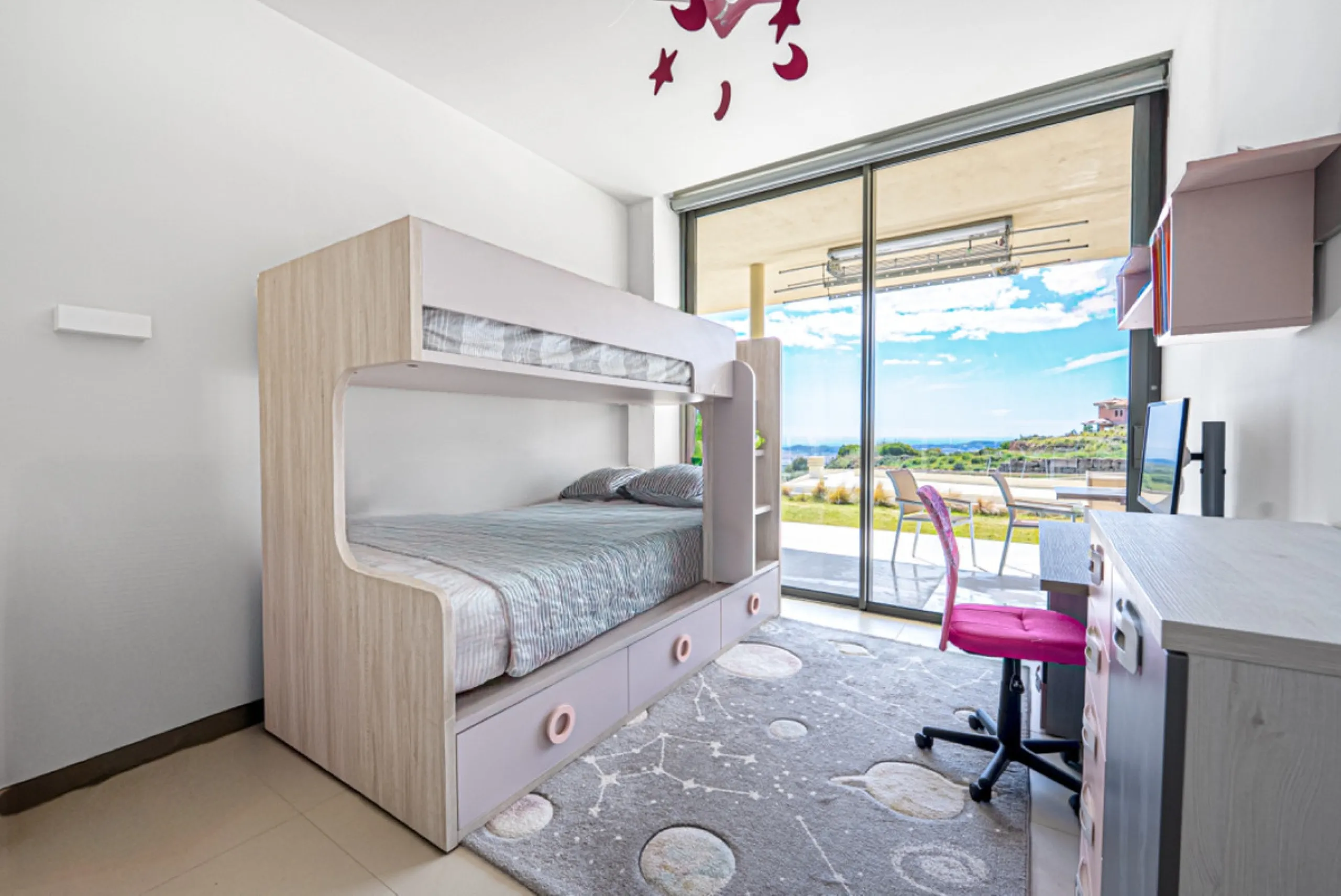Apartment - Ground Floor Apartment в продаже в Fuengirola, Málaga. В доме 3 спален и 2 ванных комнат. Площадь дома 312 м²