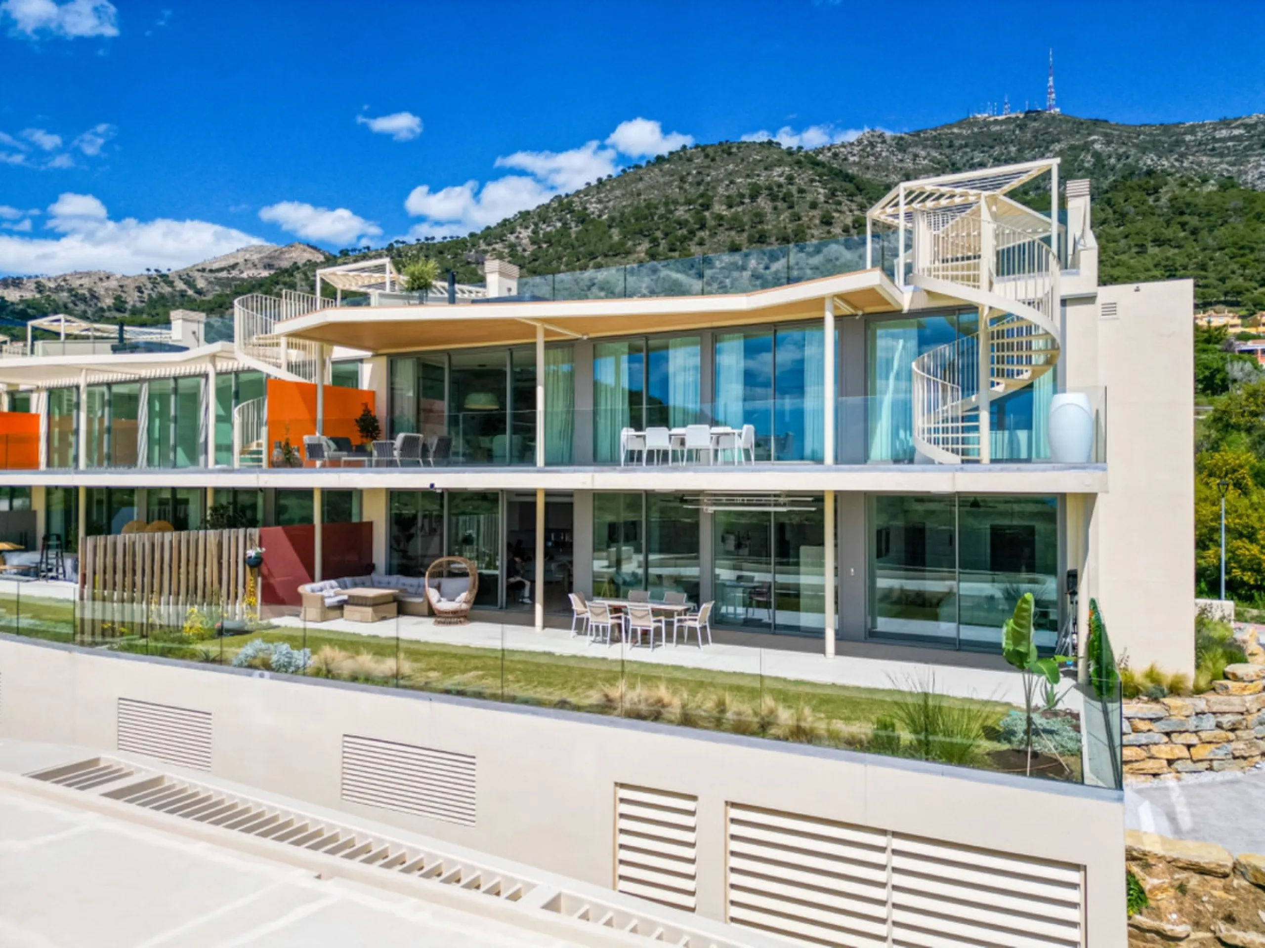 Apartment - Ground Floor Apartment в продаже в Fuengirola, Málaga. В доме 3 спален и 2 ванных комнат. Площадь дома 312 м²