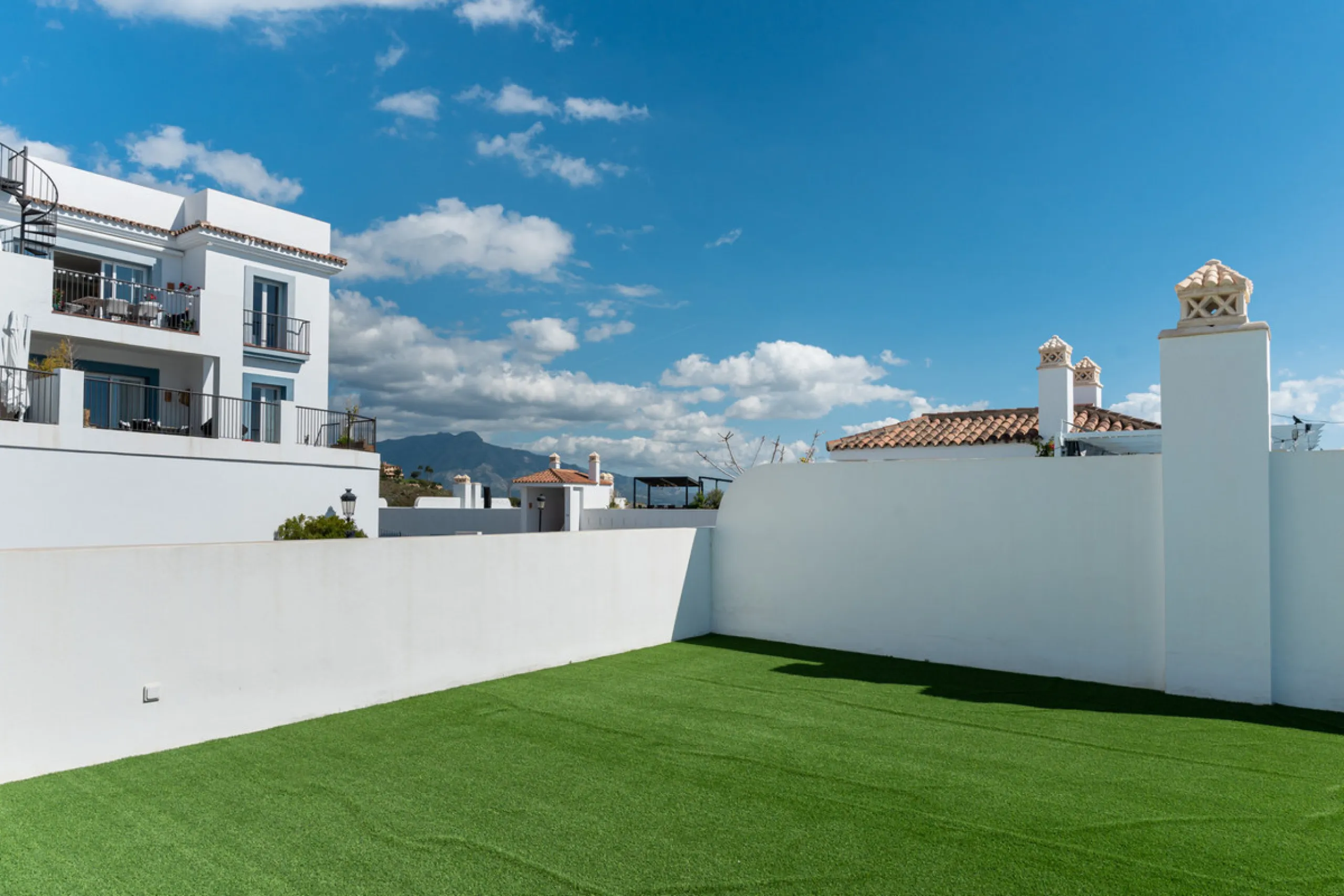 Apartment - Penthouse Duplex в продаже в Benahavís, Málaga. В доме 2 спален и 2 ванных комнат. Площадь дома 108 м²