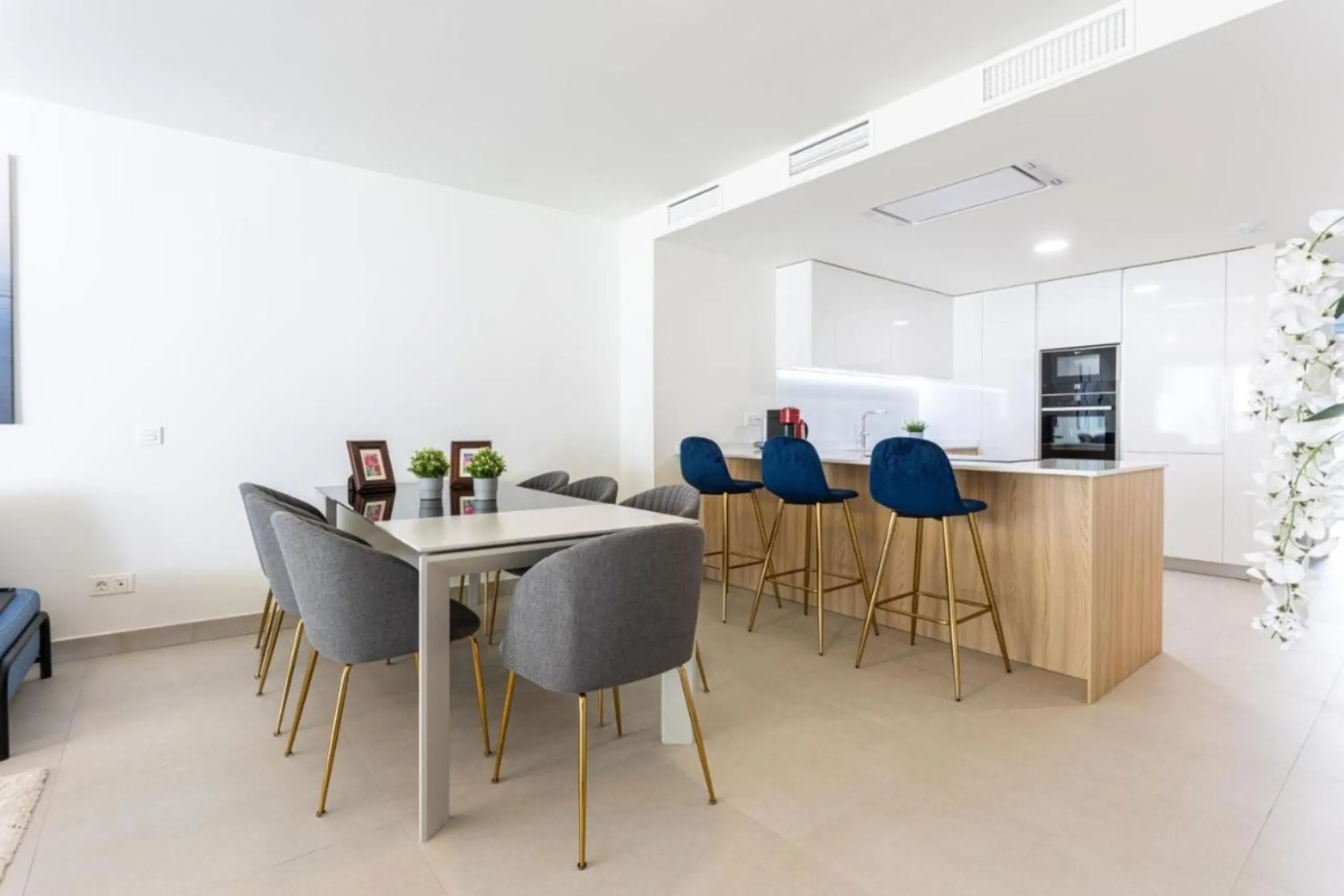 Apartment - Ground Floor Apartment в продаже в Mijas, Málaga. В доме 2 спален и 2 ванных комнат. Площадь дома 122 м². Площадь участка 10 м²