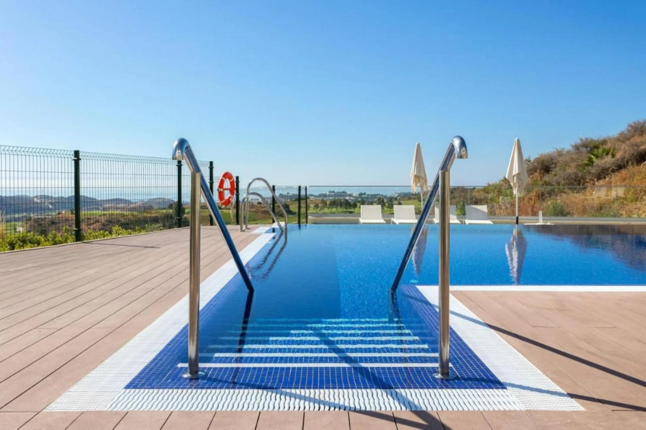 Apartment - Ground Floor Apartment в продаже в Mijas, Málaga. В доме 2 спален и 2 ванных комнат. Площадь дома 122 м². Площадь участка 10 м²