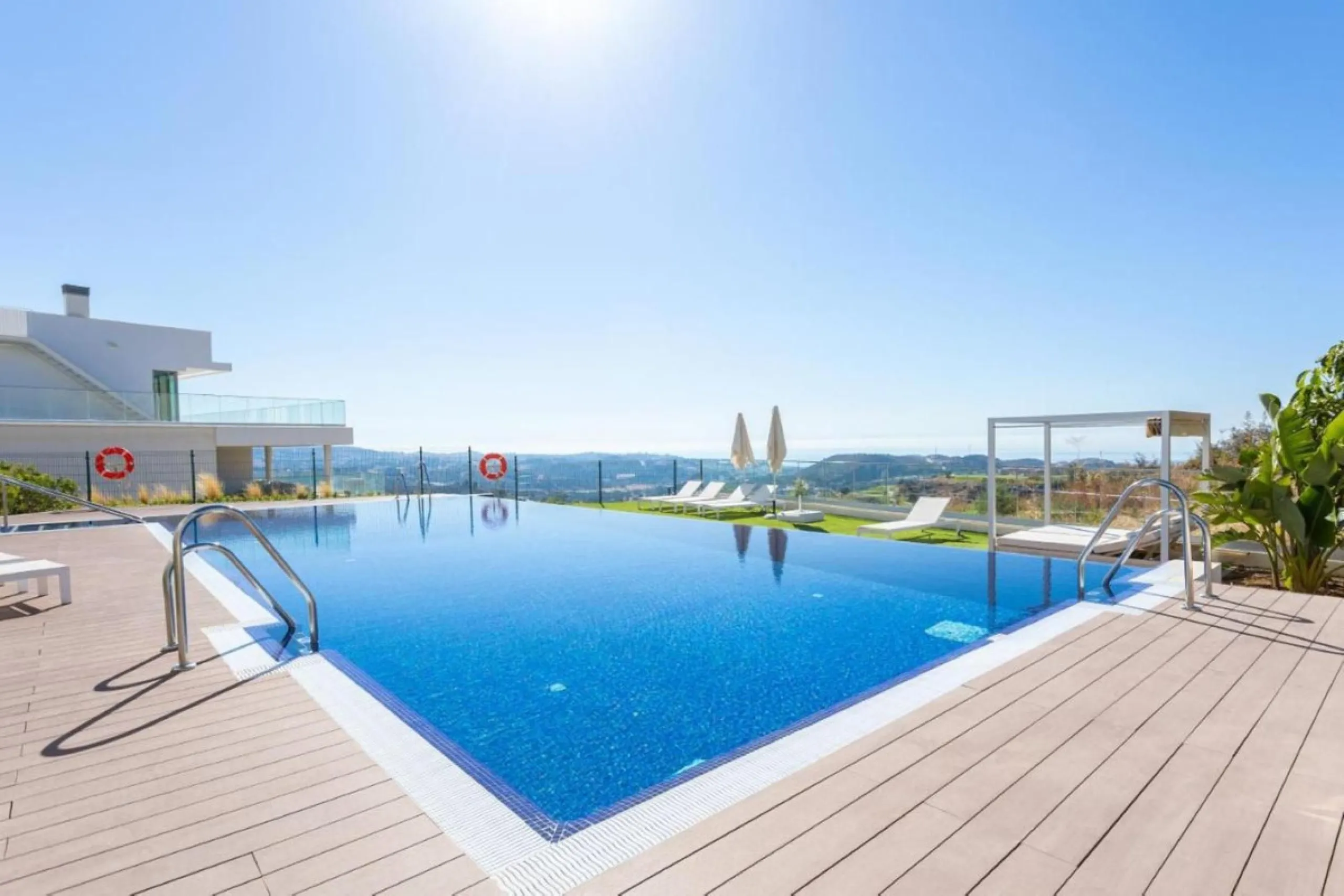 Apartment - Ground Floor Apartment в продаже в Mijas, Málaga. В доме 2 спален и 2 ванных комнат. Площадь дома 122 м². Площадь участка 10 м²