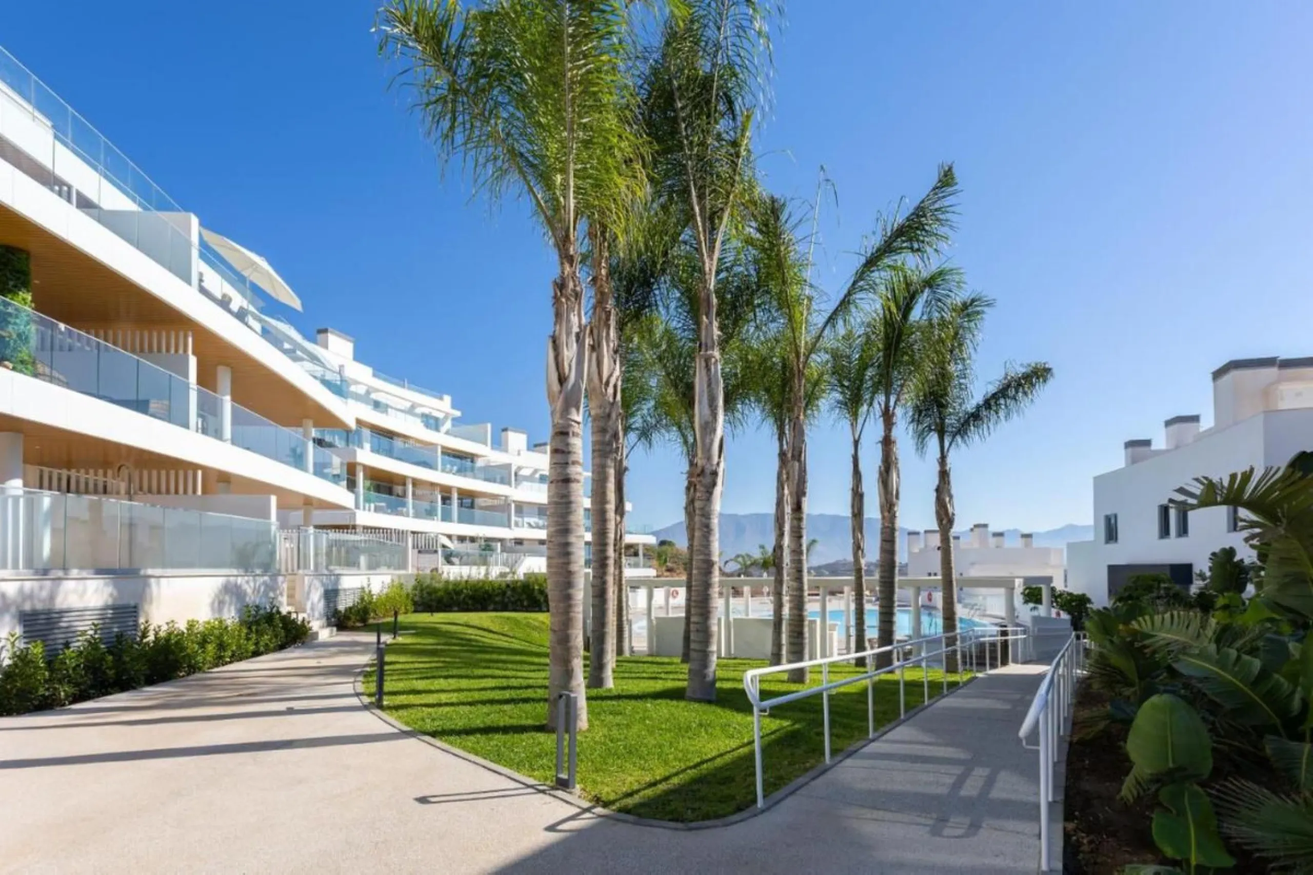 Apartment - Ground Floor Apartment в продаже в Mijas, Málaga. В доме 2 спален и 2 ванных комнат. Площадь дома 122 м². Площадь участка 10 м²