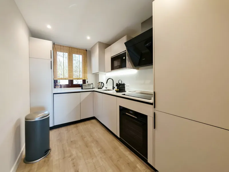 Penthouse for sale in , Benahavis with 3 bedrooms, 3 bathrooms and 1 on suite bathroom, with communal swimming pool, private garage (1 parking spaces) and communal garden. Regarding property dimensions, it has 214 m² built and 83 m² terrace. Has the follo