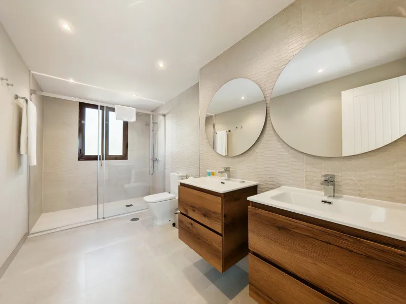Penthouse for sale in , Benahavis with 3 bedrooms, 3 bathrooms and 1 on suite bathroom, with communal swimming pool, private garage (1 parking spaces) and communal garden. Regarding property dimensions, it has 214 m² built and 83 m² terrace. Has the follo