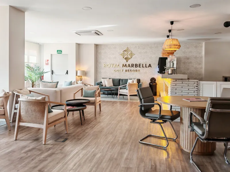 Penthouse for sale in , Benahavis with 3 bedrooms, 3 bathrooms and 1 on suite bathroom, with communal swimming pool, private garage (1 parking spaces) and communal garden. Regarding property dimensions, it has 214 m² built and 83 m² terrace. Has the follo