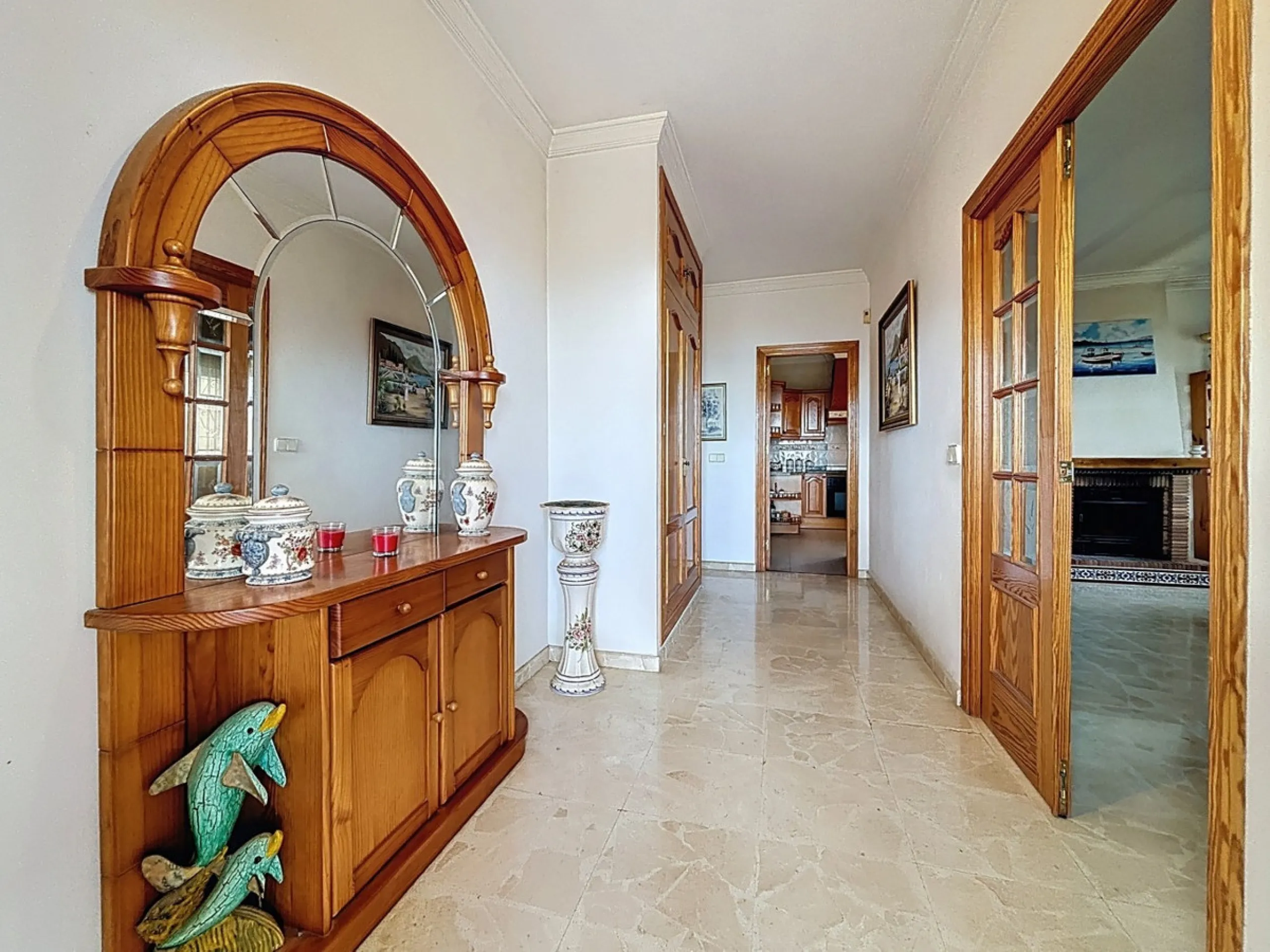 This charming chalet in Chilches offers everything you could wish for in your new home. With 3 bedrooms and one bathroom, it provides ample space for the whole family. The spacious kitchen and bright living room invite you to relax, while the fireplace cr
