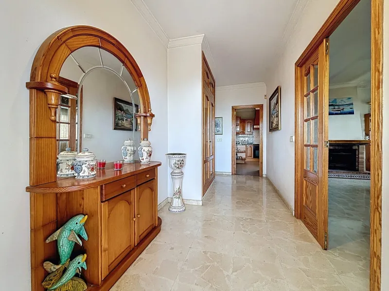 This charming chalet in Chilches offers everything you could wish for in your new home. With 3 bedrooms and one bathroom, it provides ample space for the whole family. The spacious kitchen and bright living room invite you to relax, while the fireplace cr