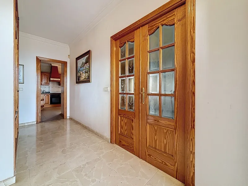 This charming chalet in Chilches offers everything you could wish for in your new home. With 3 bedrooms and one bathroom, it provides ample space for the whole family. The spacious kitchen and bright living room invite you to relax, while the fireplace cr