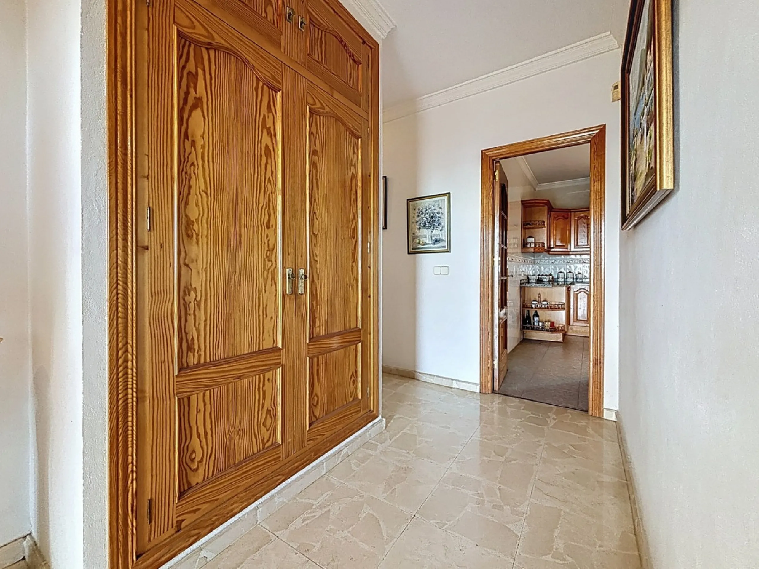 This charming chalet in Chilches offers everything you could wish for in your new home. With 3 bedrooms and one bathroom, it provides ample space for the whole family. The spacious kitchen and bright living room invite you to relax, while the fireplace cr