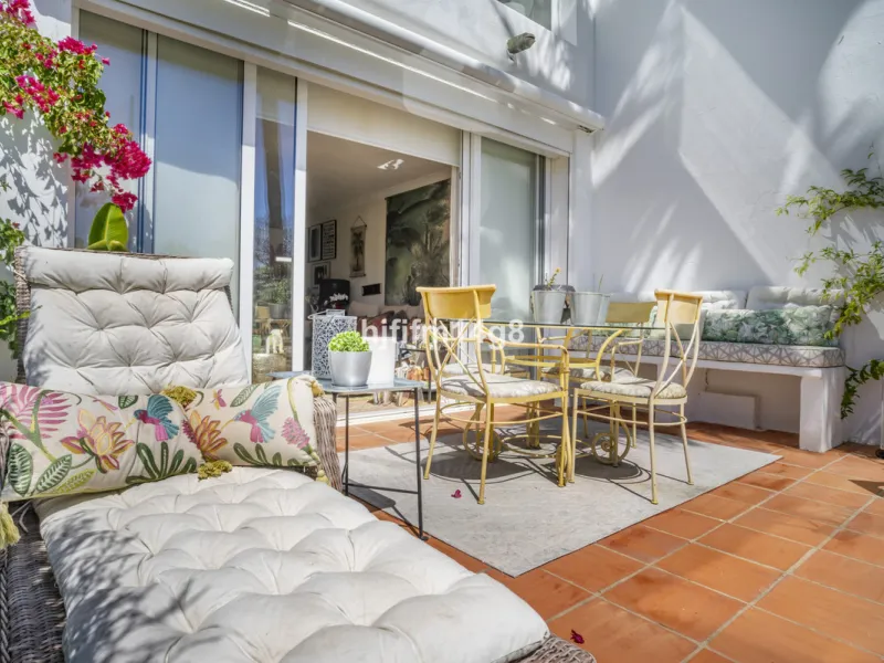 Apartment - Ground Floor Apartment в продаже в Marbella, Málaga. В доме 1 спален и 1 ванных комнат. Площадь дома 73 м²