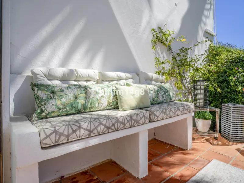 Apartment - Ground Floor Apartment в продаже в Marbella, Málaga. В доме 1 спален и 1 ванных комнат. Площадь дома 73 м²