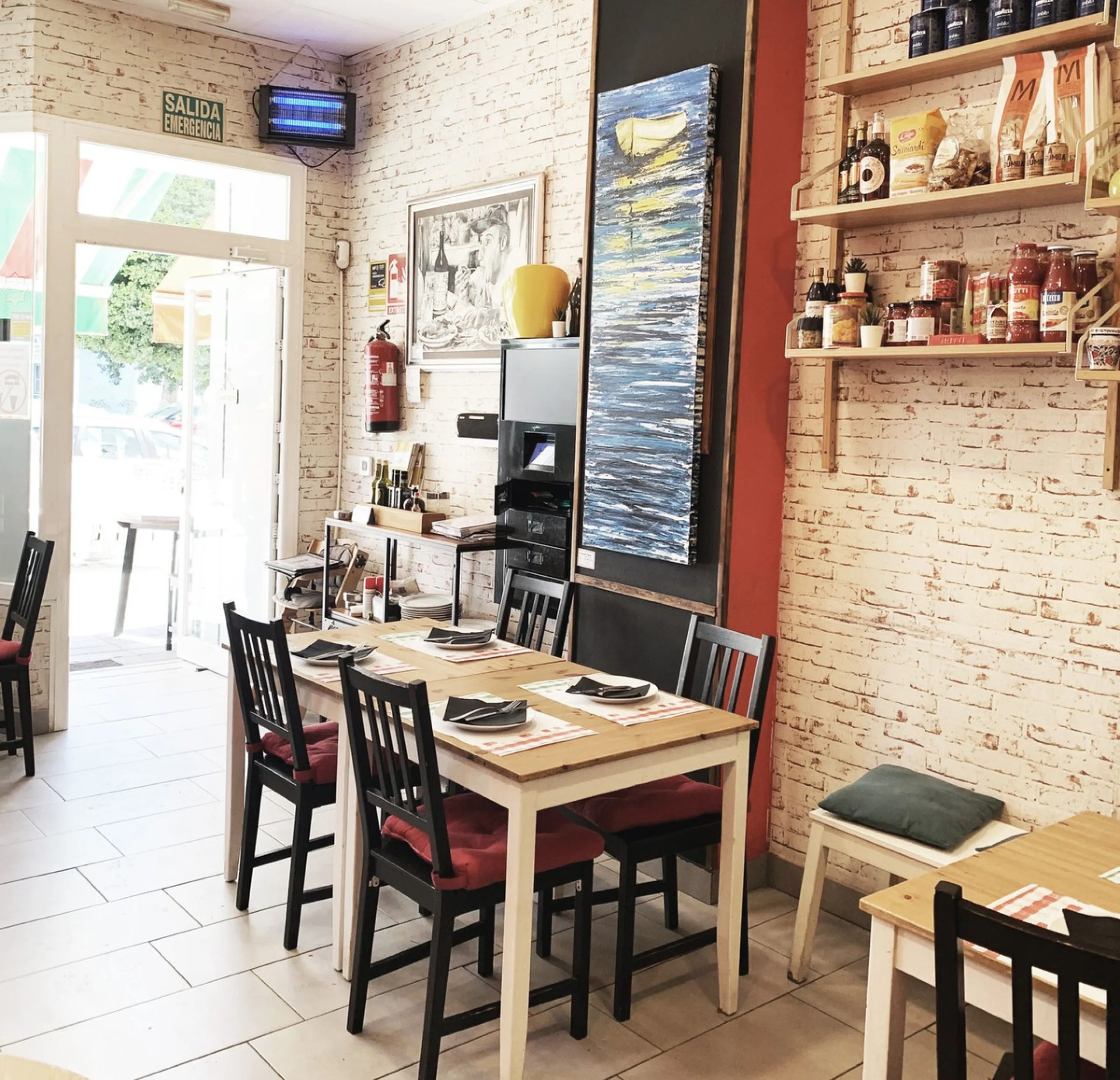 Commercial premises with an Italian restaurant for sale in Nueva Andalucia.