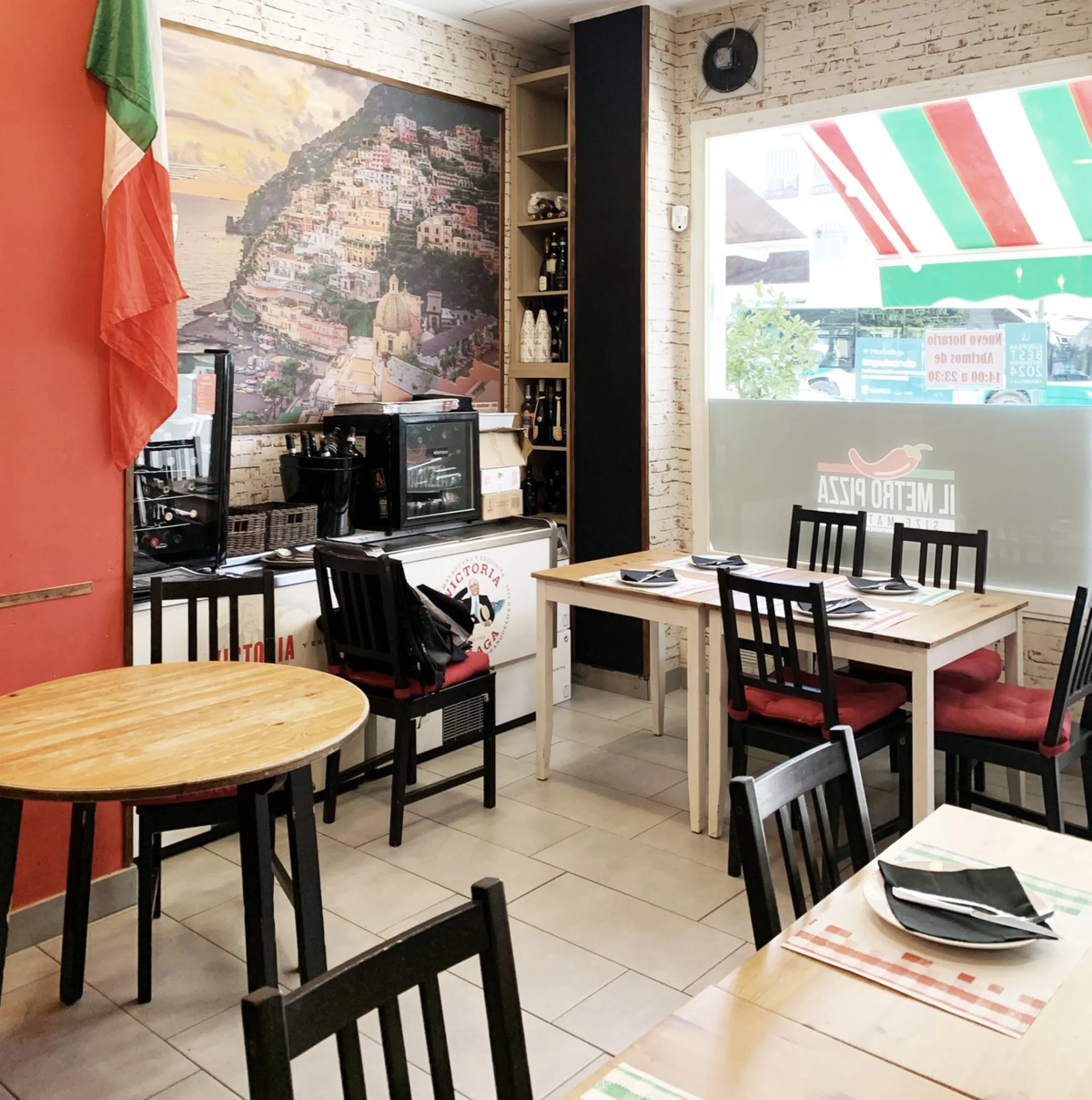 Commercial premises with an Italian restaurant for sale in Nueva Andalucia.