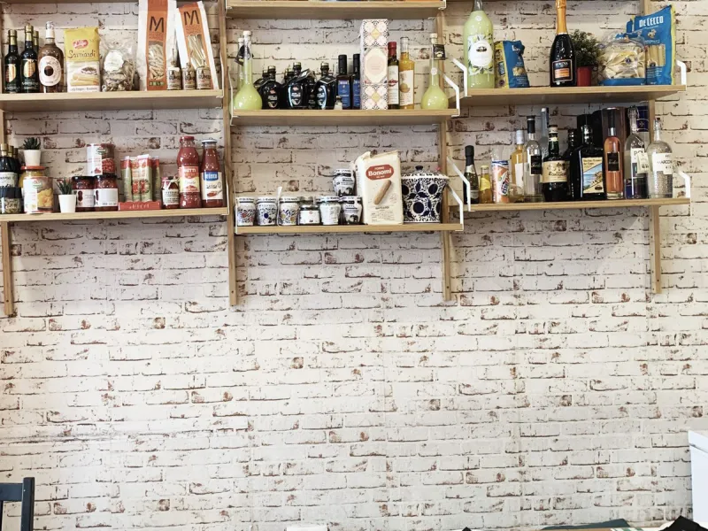 Commercial premises with an Italian restaurant for sale in Nueva Andalucia.