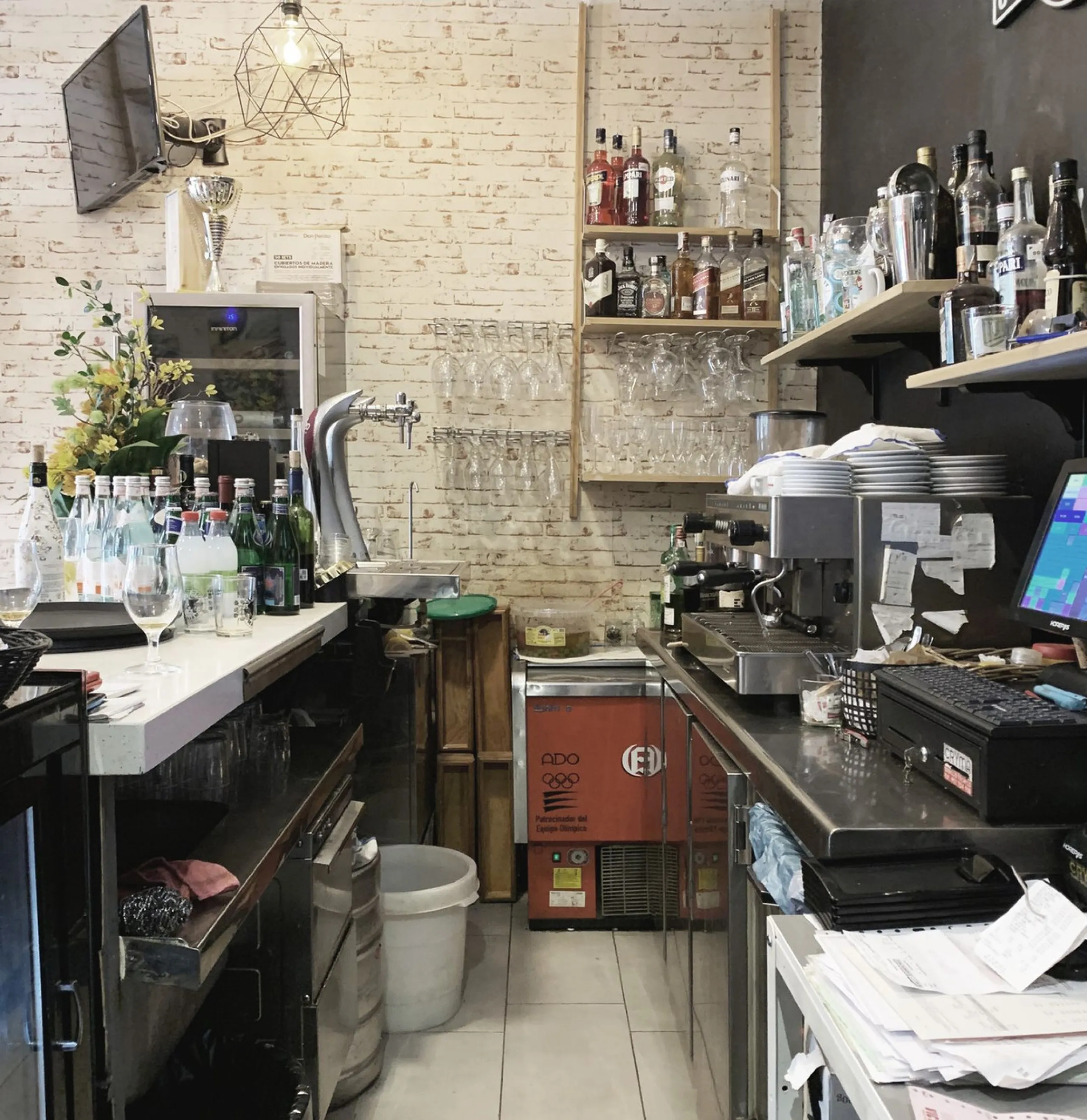 Commercial premises with an Italian restaurant for sale in Nueva Andalucia.
