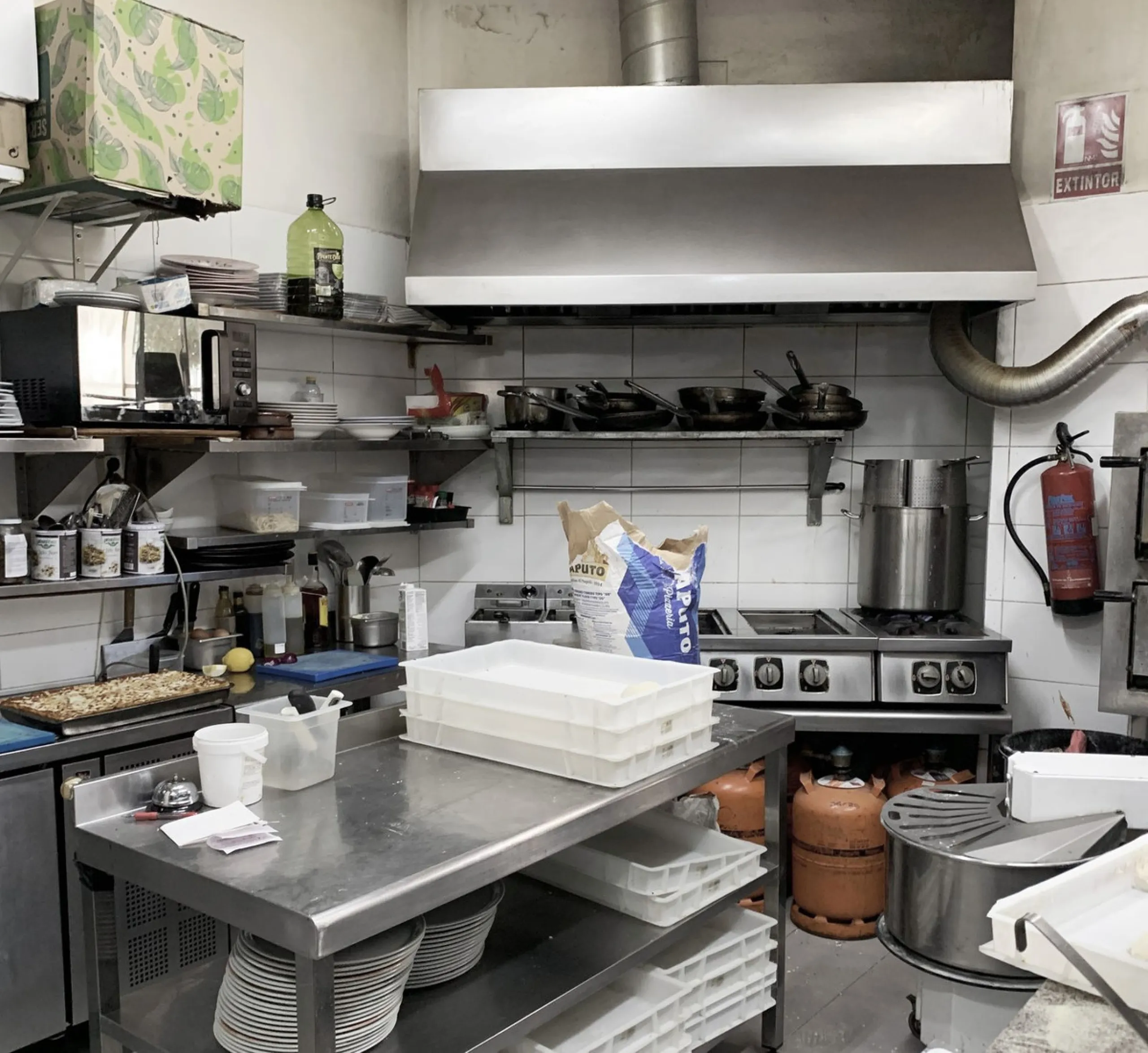Commercial premises with an Italian restaurant for sale in Nueva Andalucia.