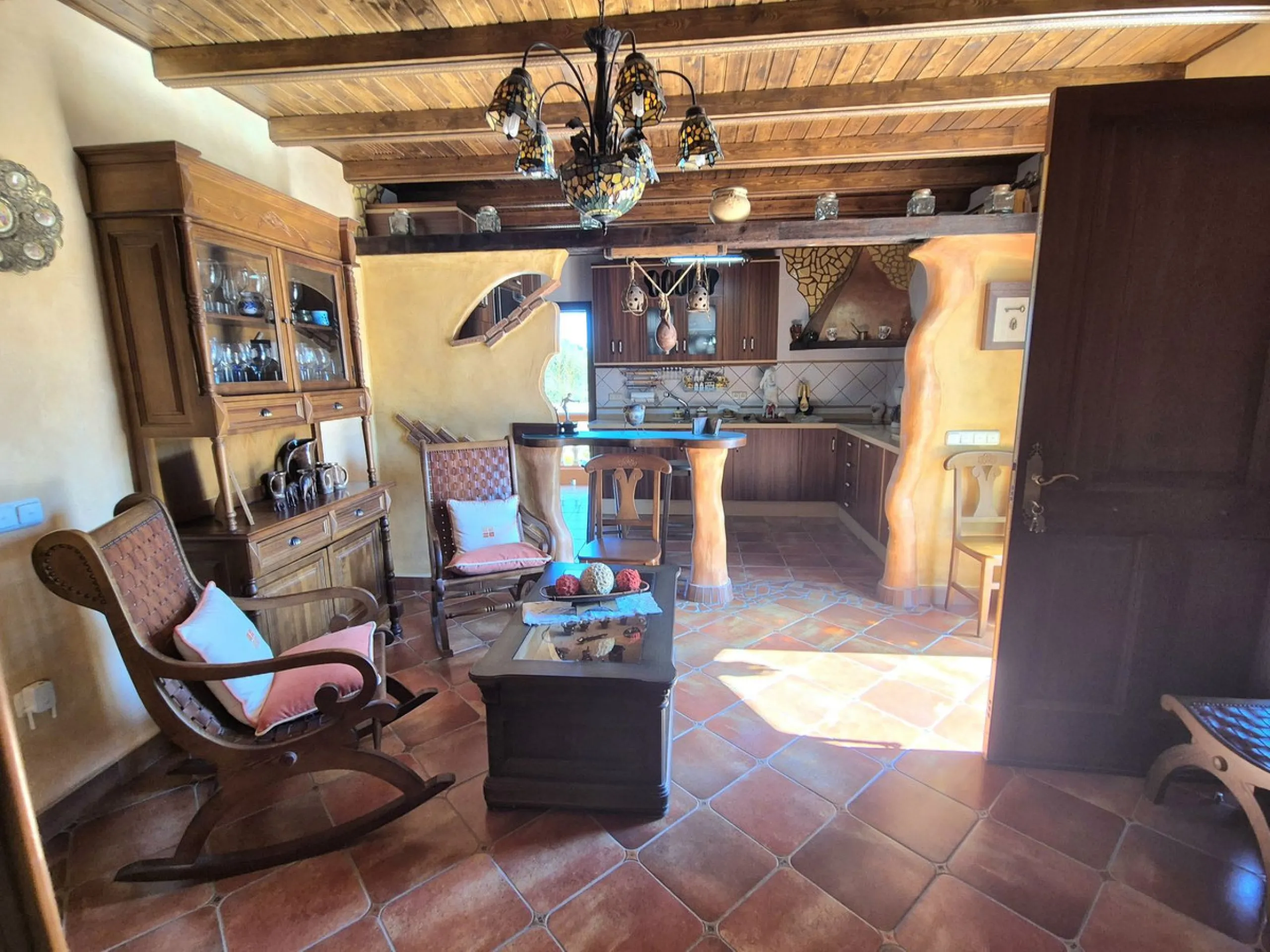 Unique opportunity! Spacious property with multiple possibilities.