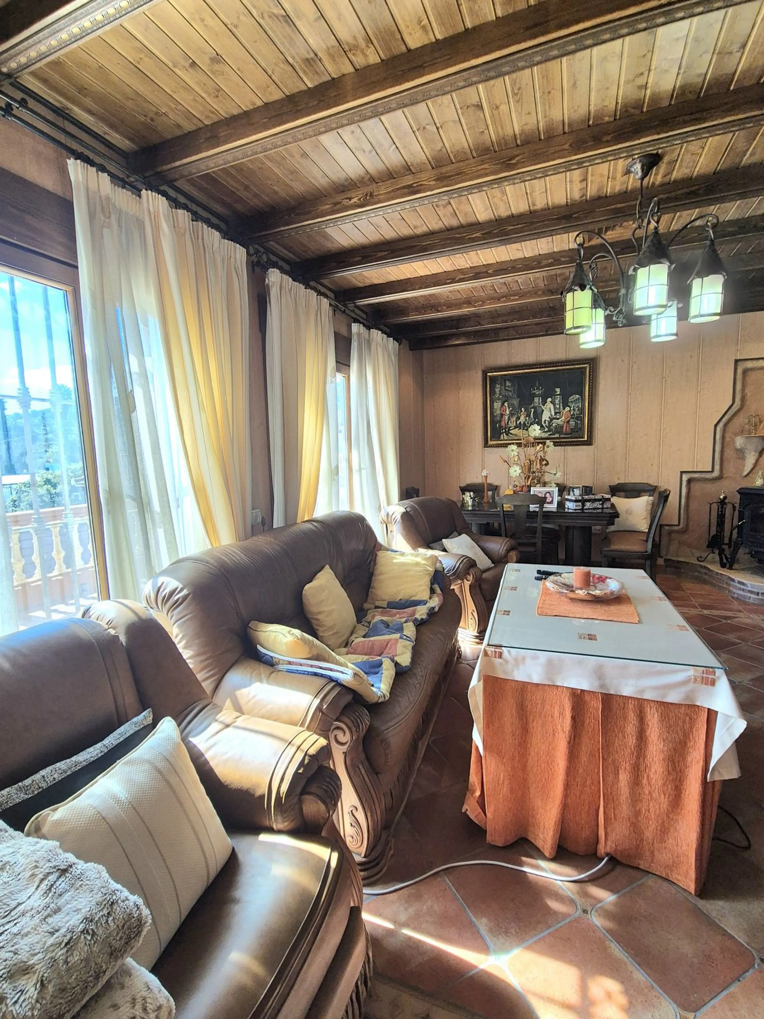 Unique opportunity! Spacious property with multiple possibilities.