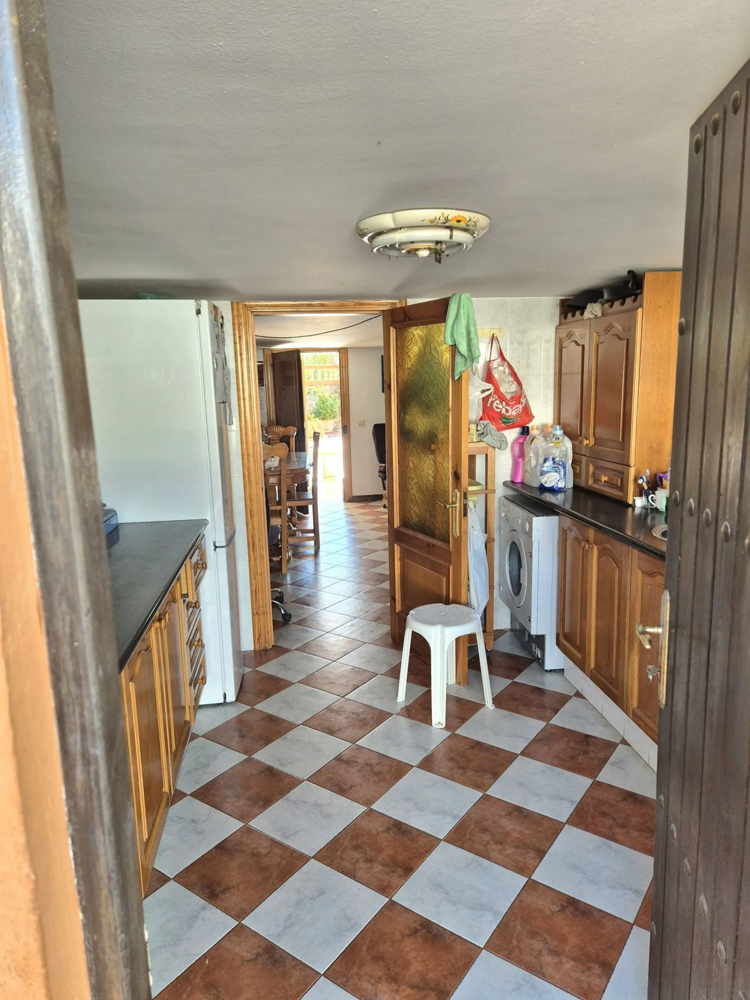 Unique opportunity! Spacious property with multiple possibilities.