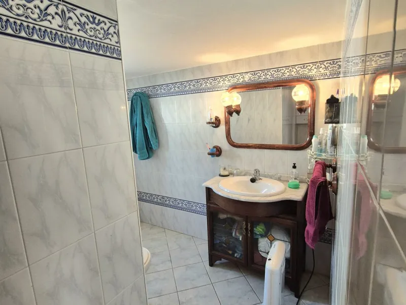 Unique opportunity! Spacious property with multiple possibilities.