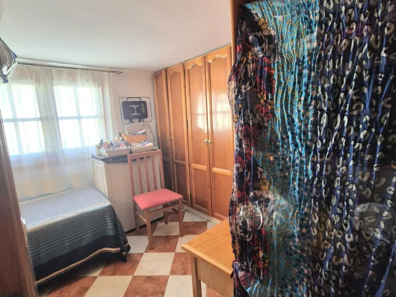 Unique opportunity! Spacious property with multiple possibilities.