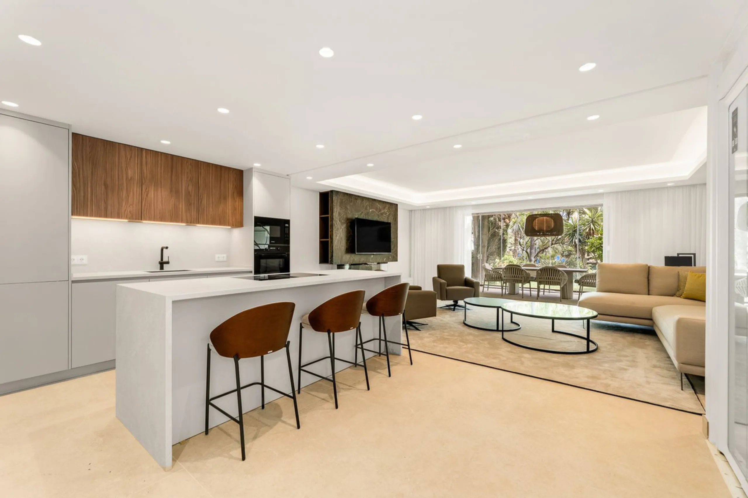 Frontline Beach luxury townhouse completely renovated  in the New Golden Mile