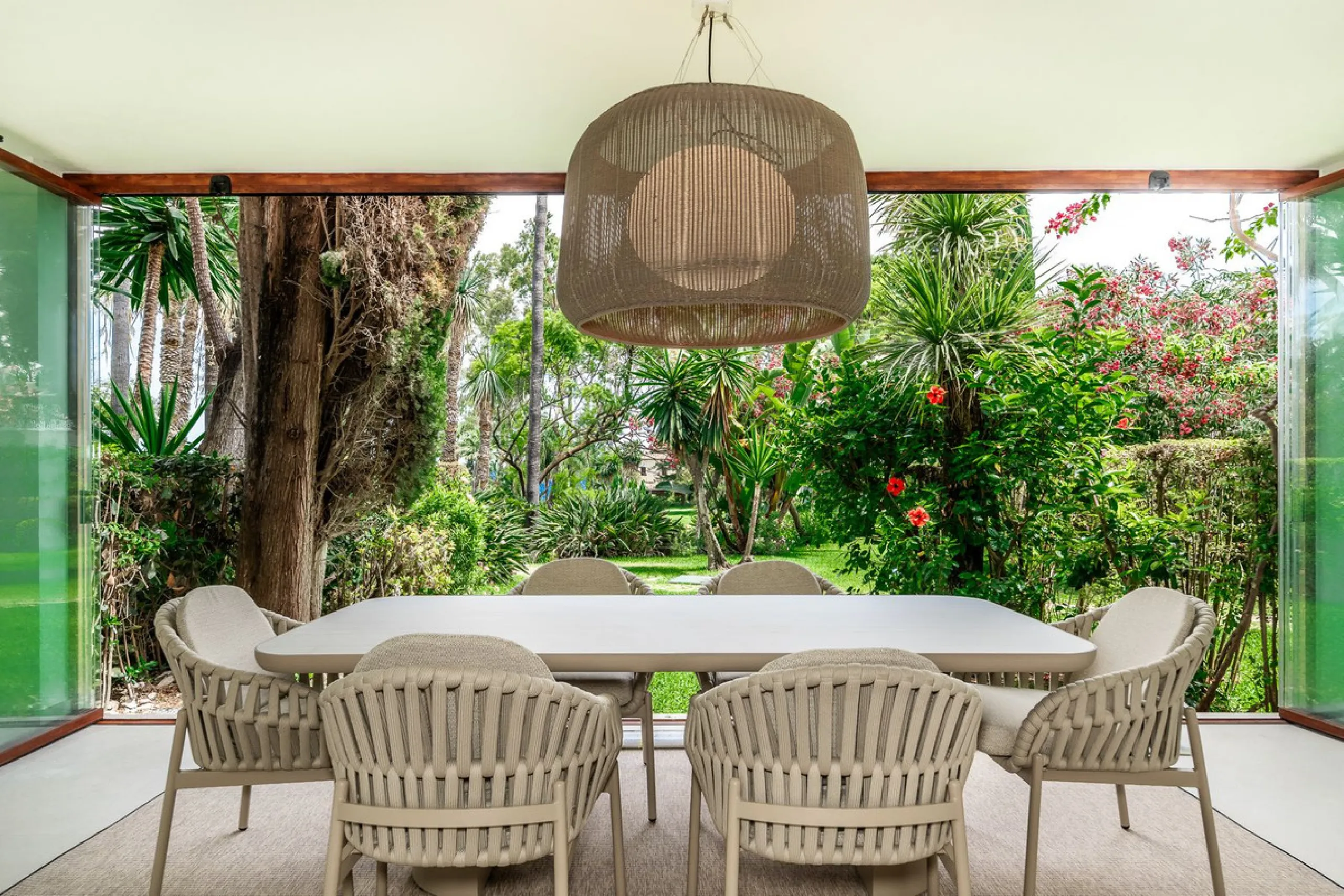 Frontline Beach luxury townhouse completely renovated  in the New Golden Mile