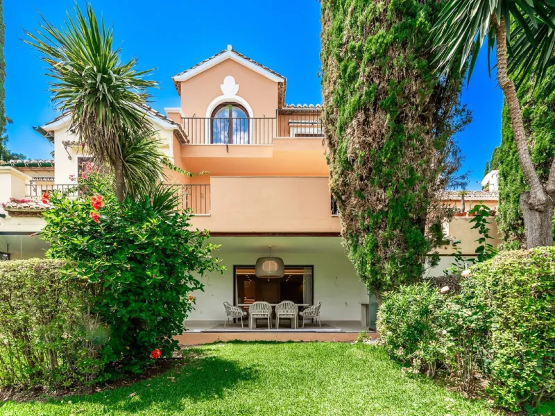 Frontline Beach luxury townhouse completely renovated  in the New Golden Mile