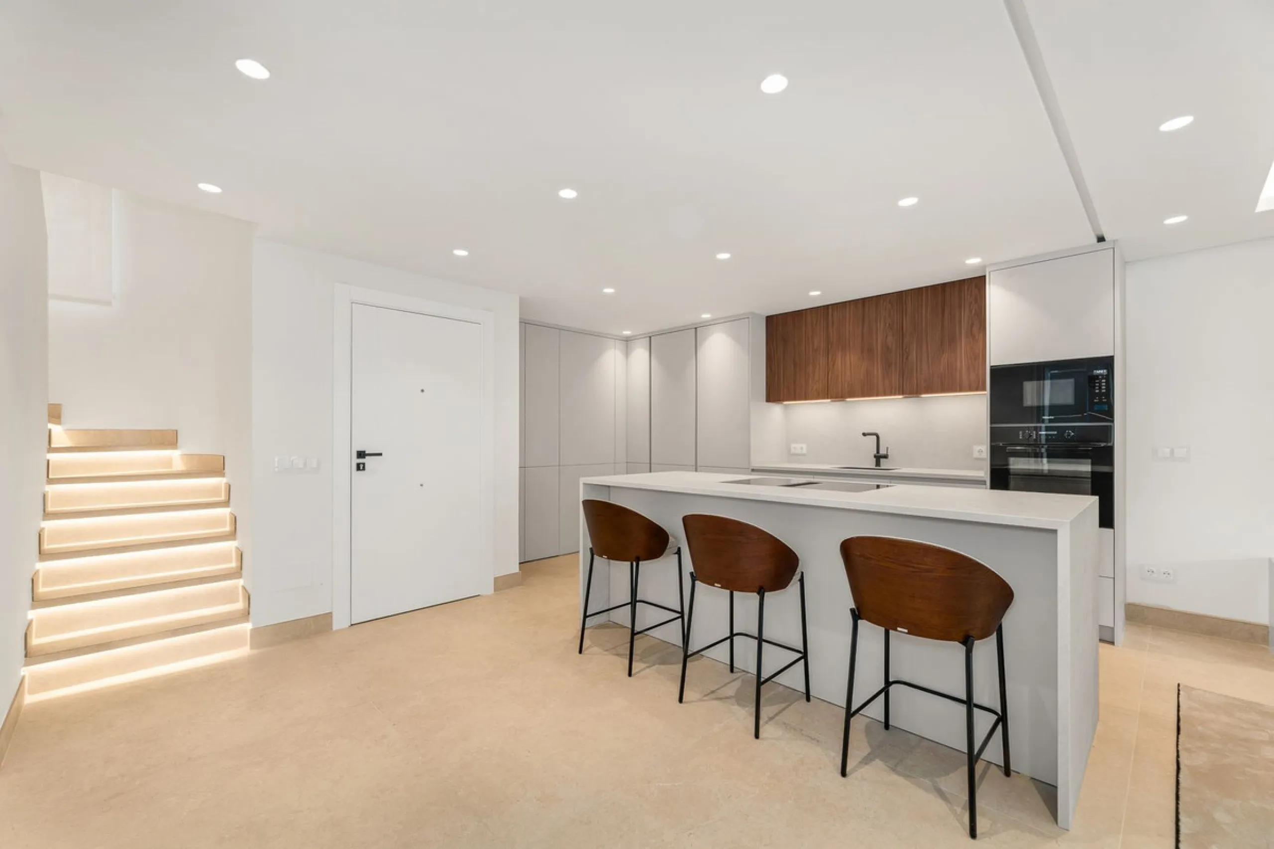 Frontline Beach luxury townhouse completely renovated  in the New Golden Mile