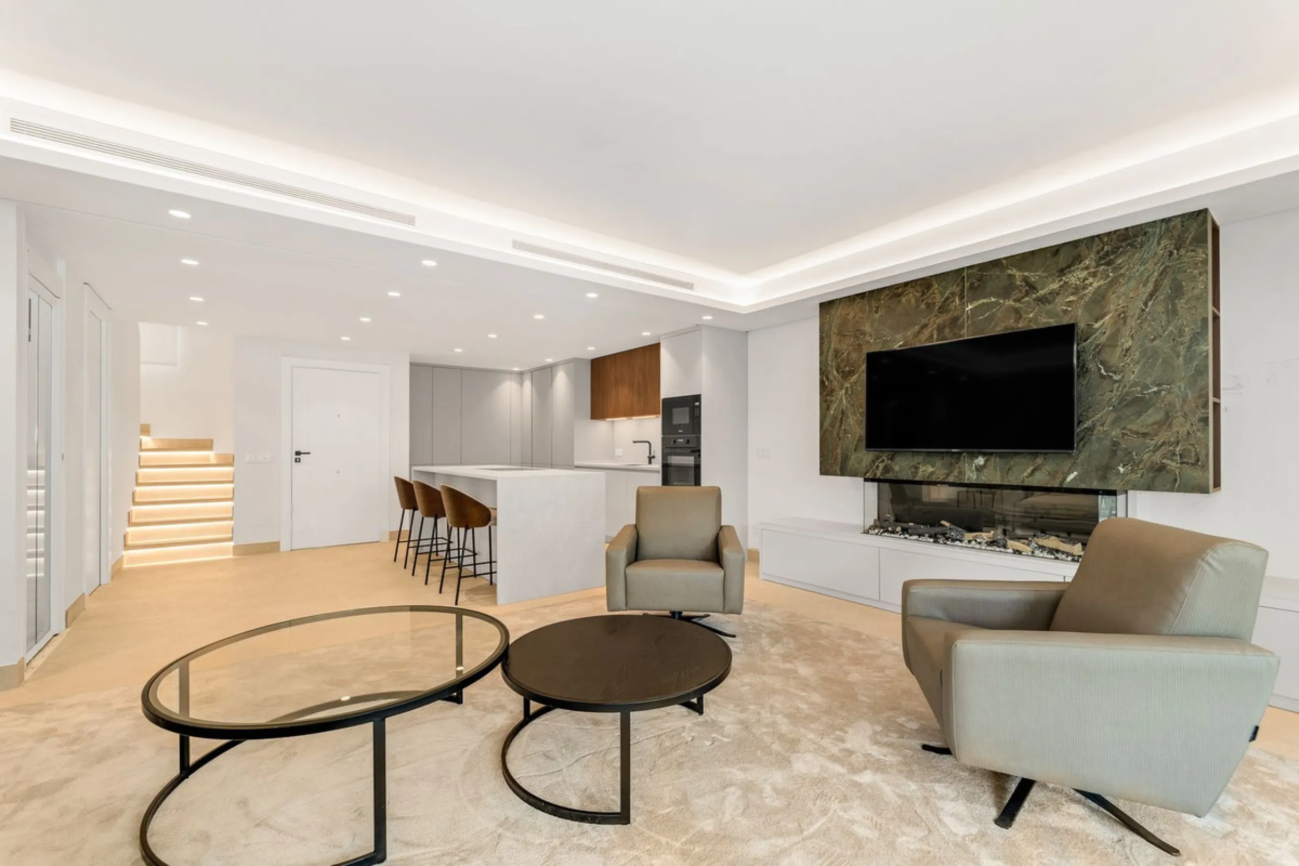 Frontline Beach luxury townhouse completely renovated  in the New Golden Mile
