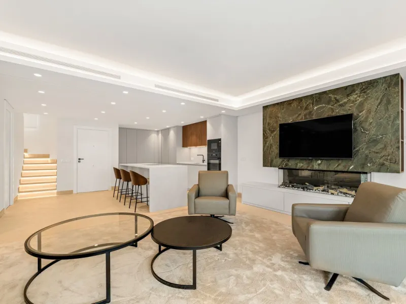 Frontline Beach luxury townhouse completely renovated  in the New Golden Mile