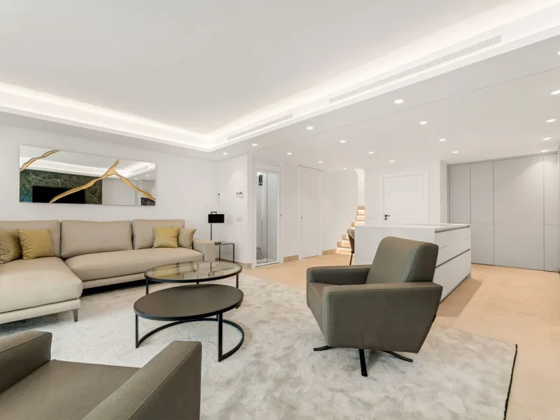 Frontline Beach luxury townhouse completely renovated  in the New Golden Mile